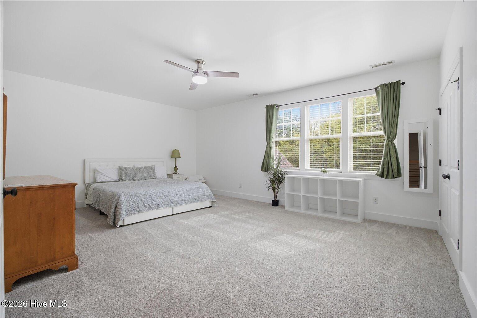 100565930 | Photo 33