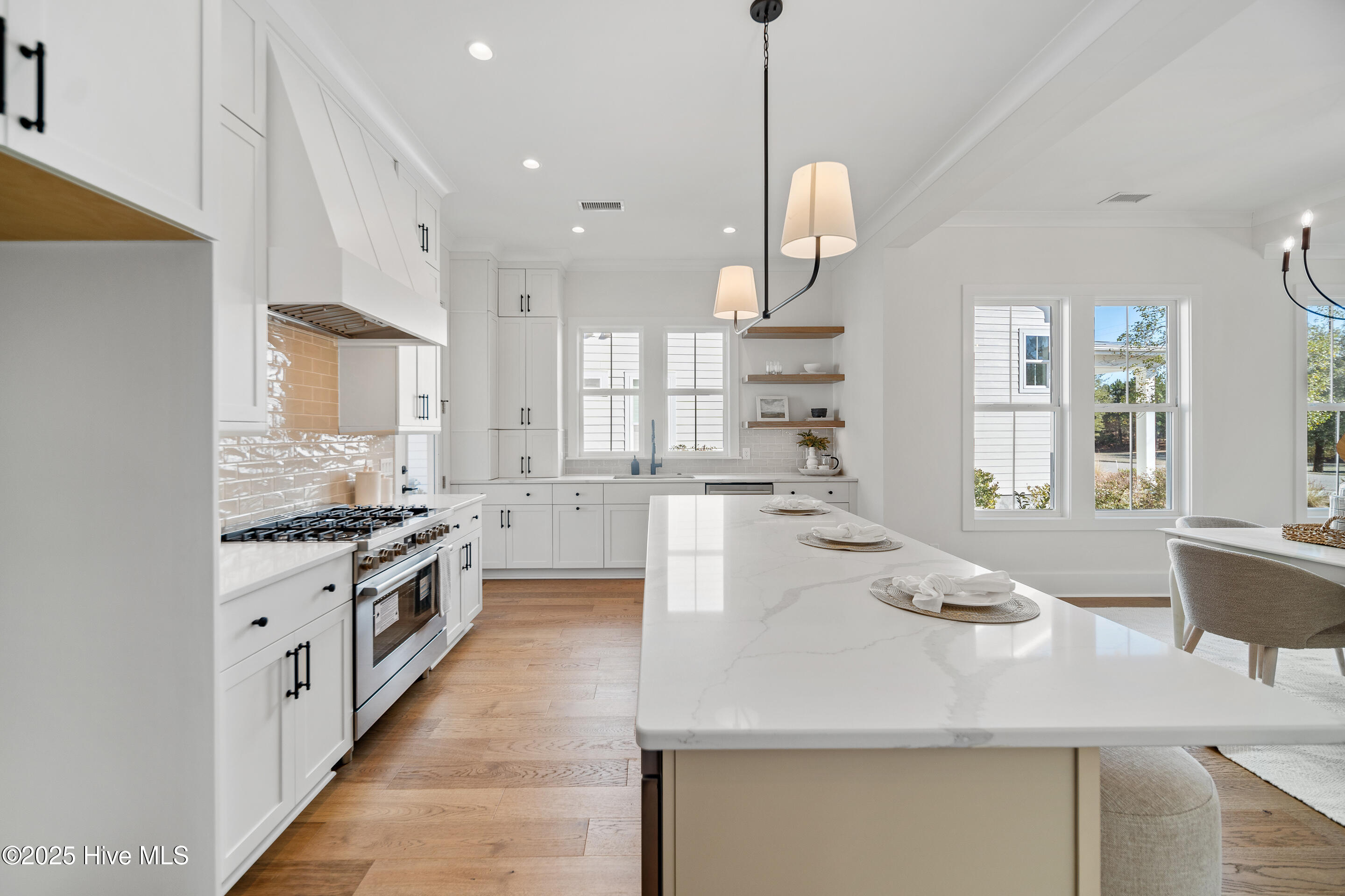 100454748 | Photo 17