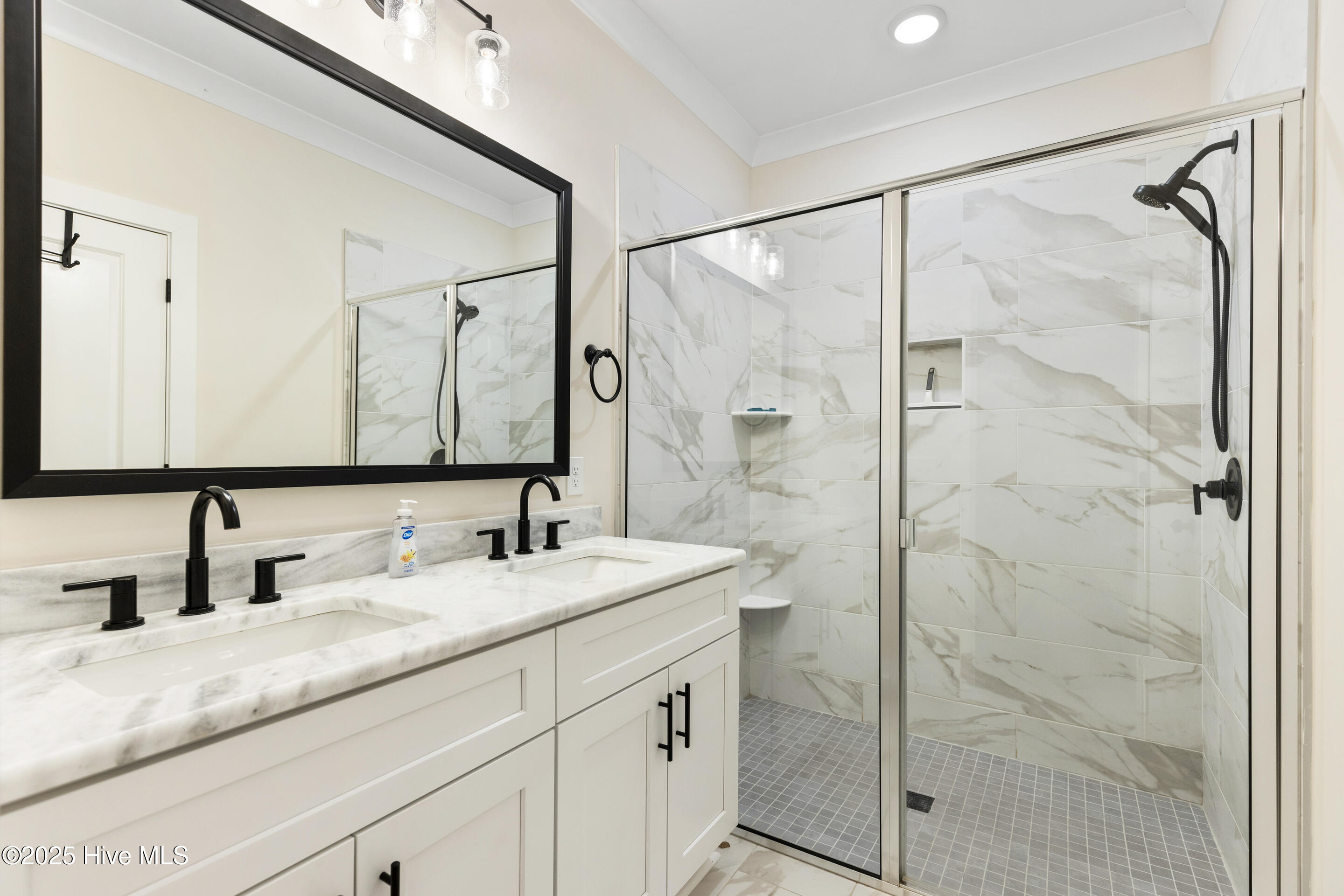 100559926 | Photo 32