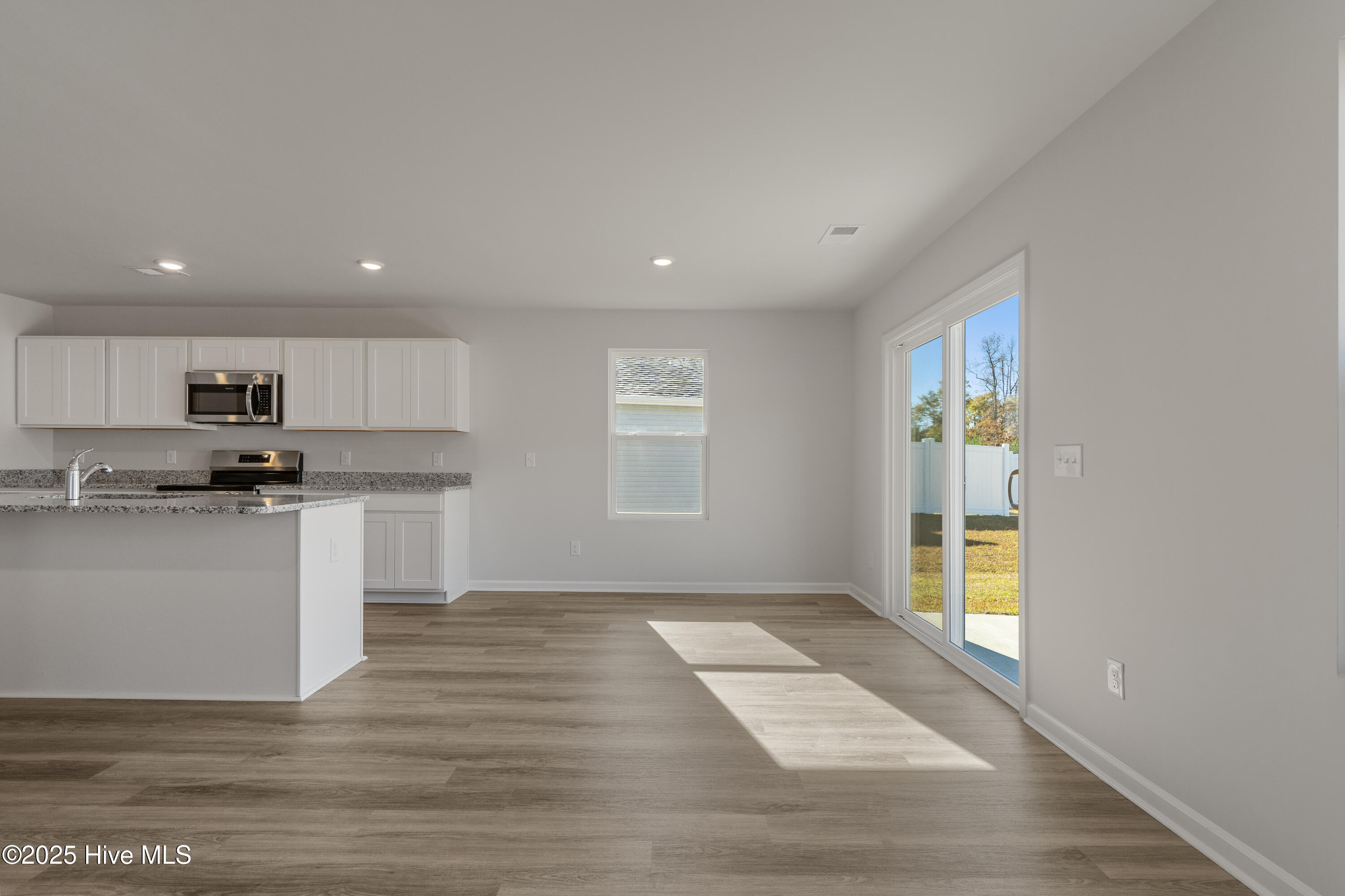 100528310 | Photo 12