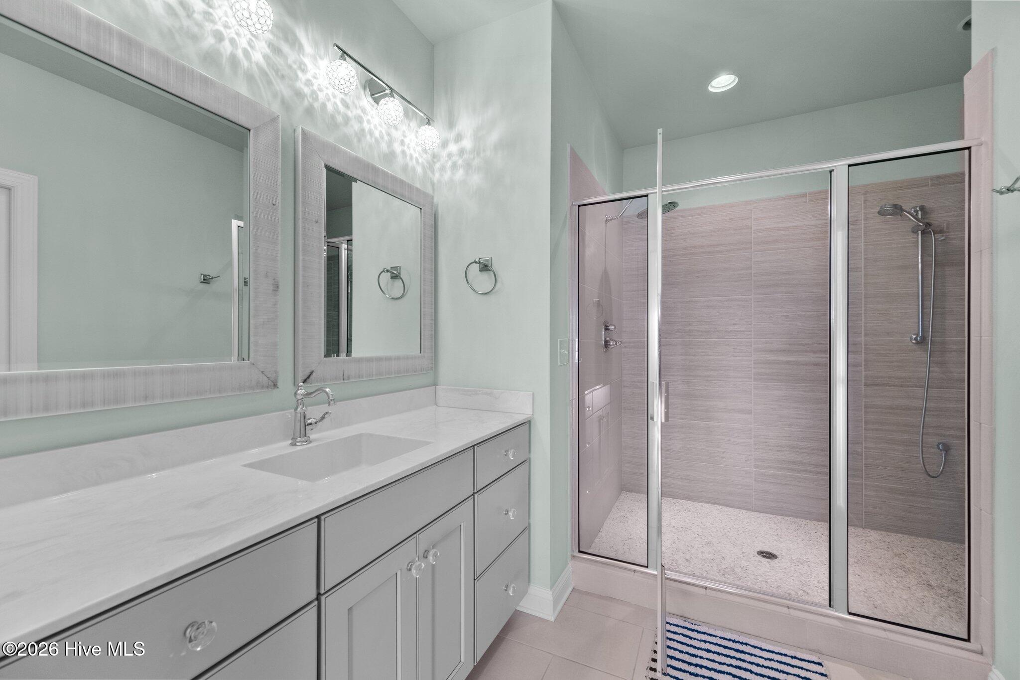 100548850 | Photo 17