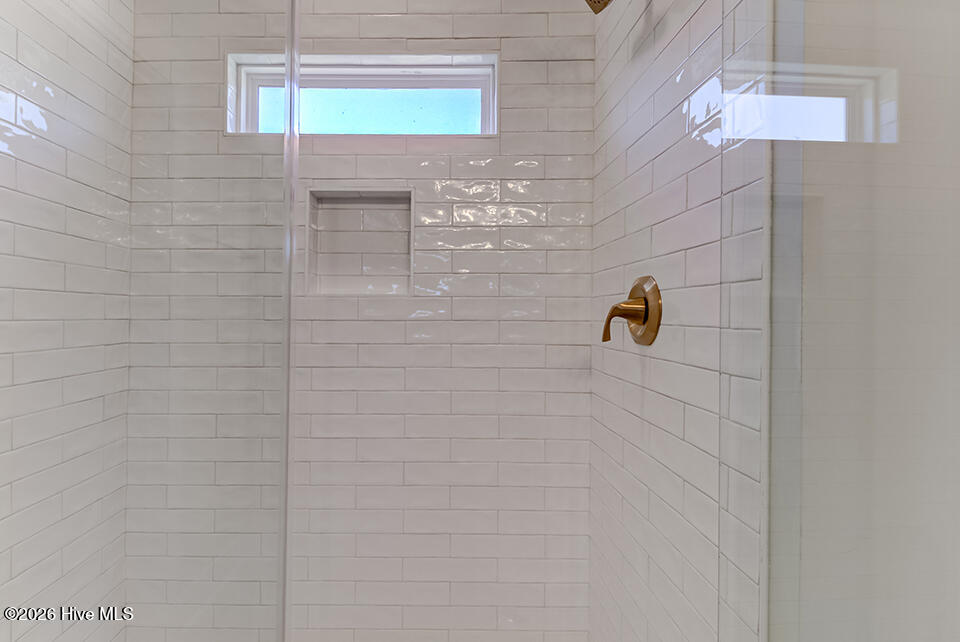 100557406 | Photo 11