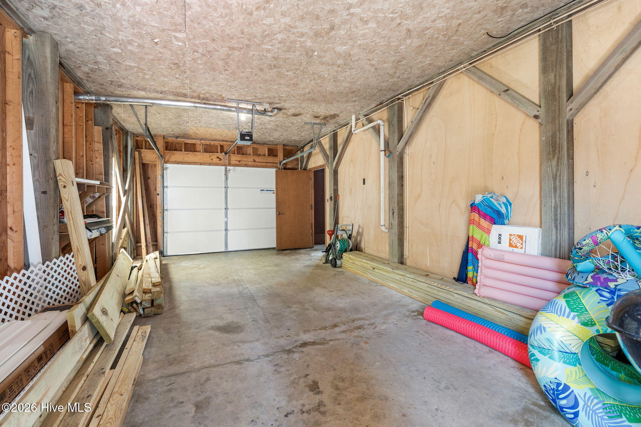 100568335 | Photo 24