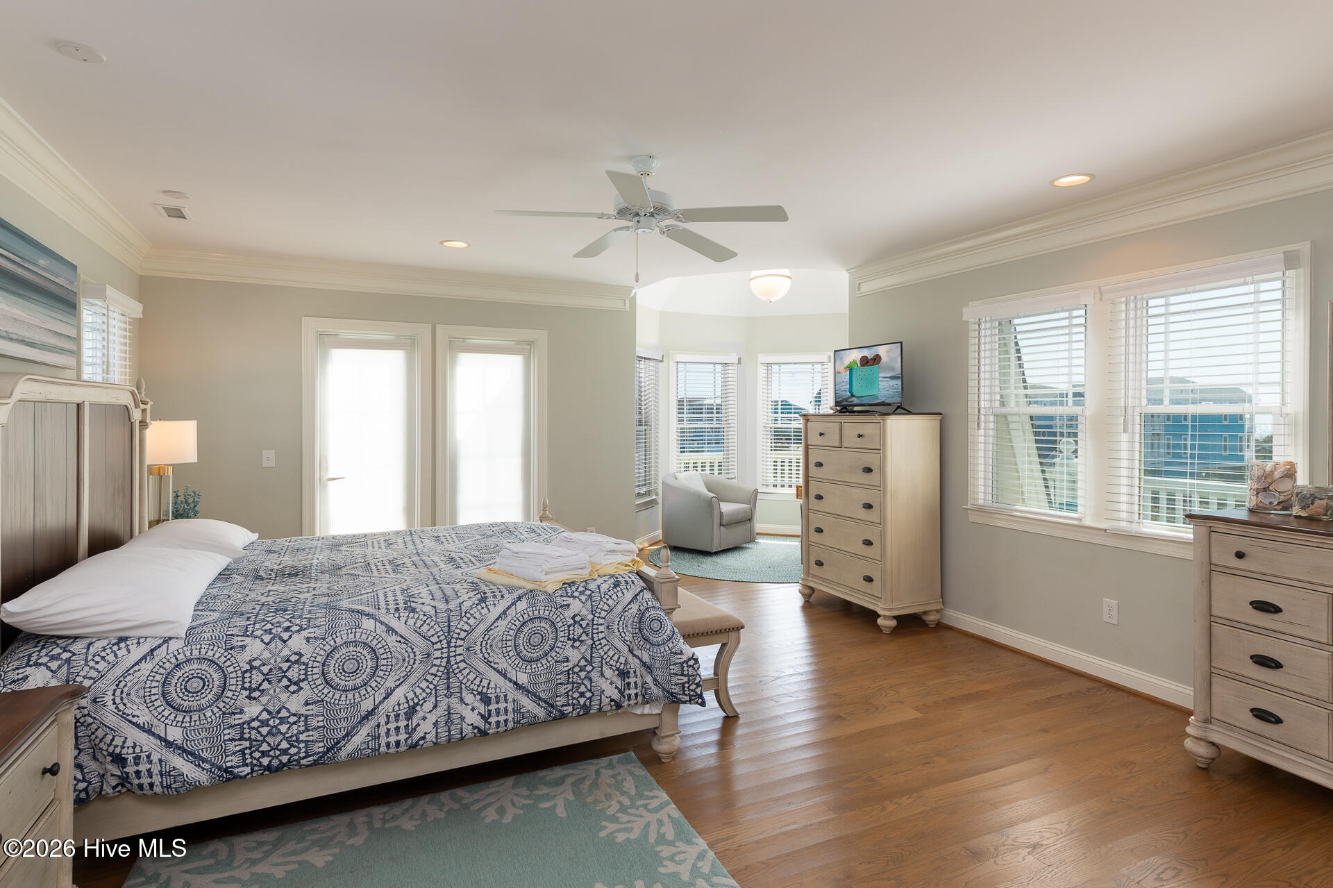 100562037 | Photo 45