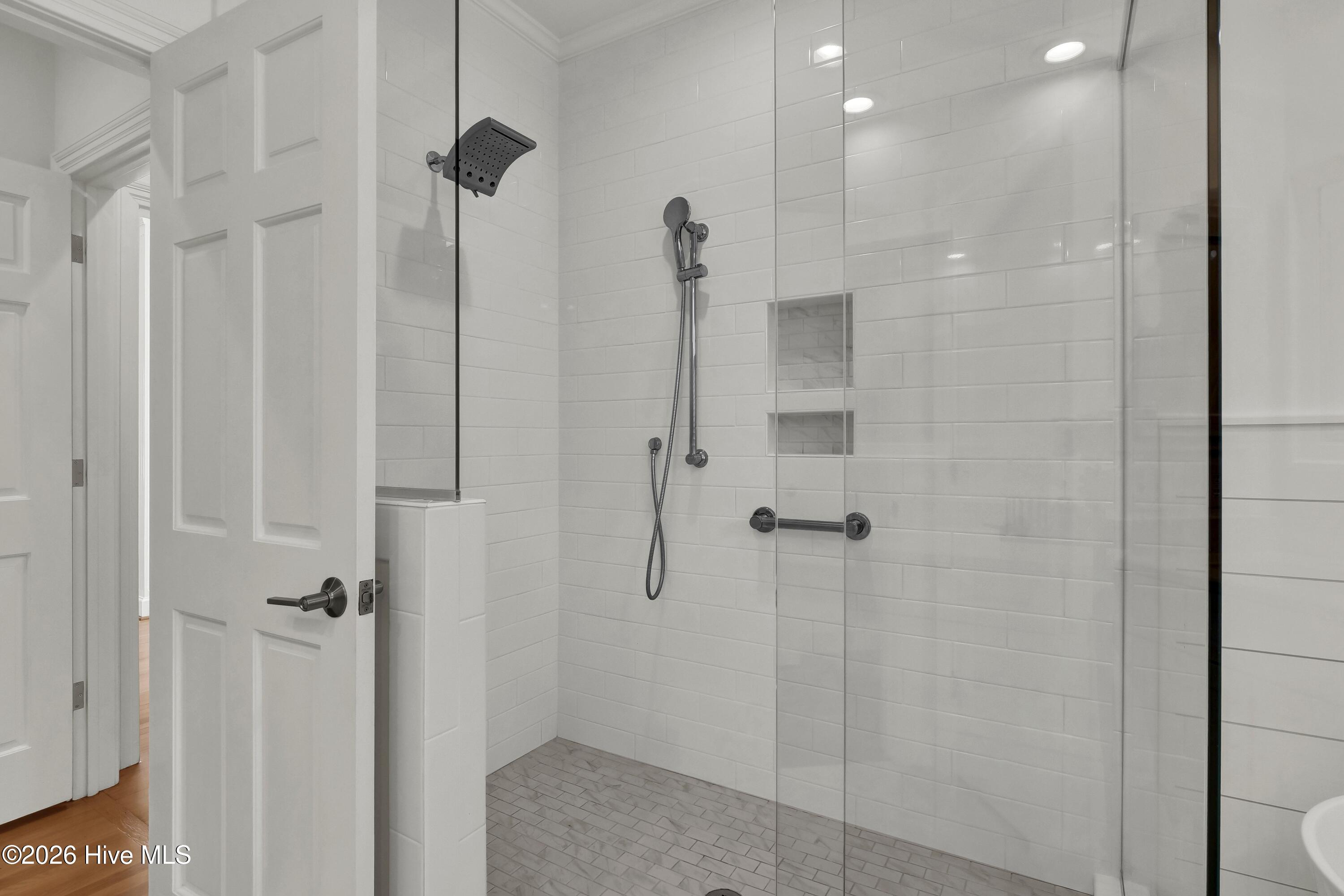 100552797 | Photo 29