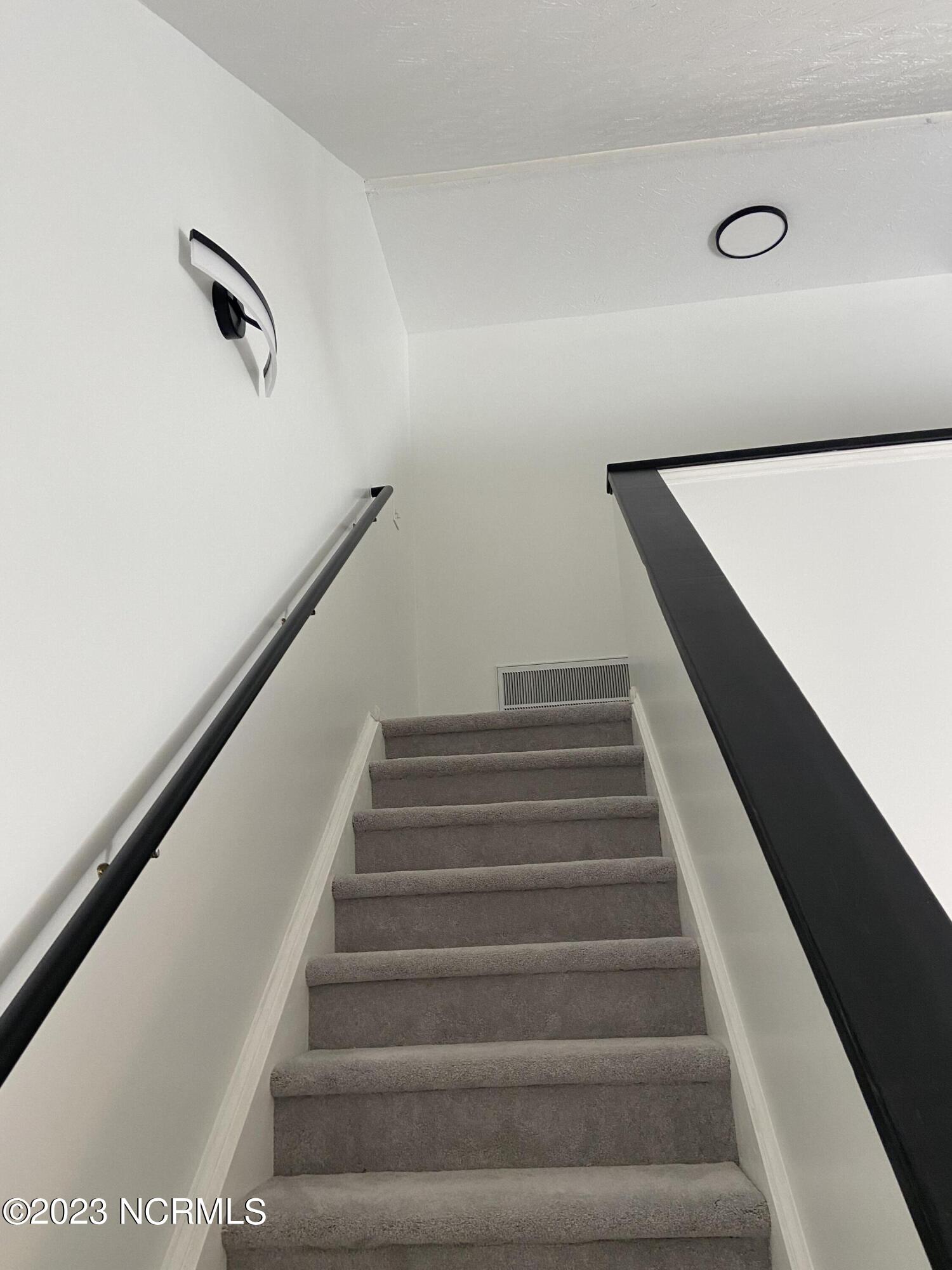 100533323 | Photo 19