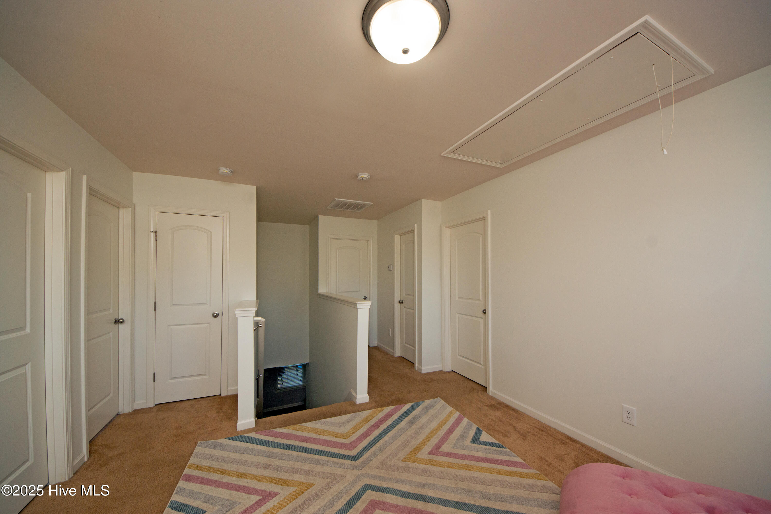 100542211 | Photo 33