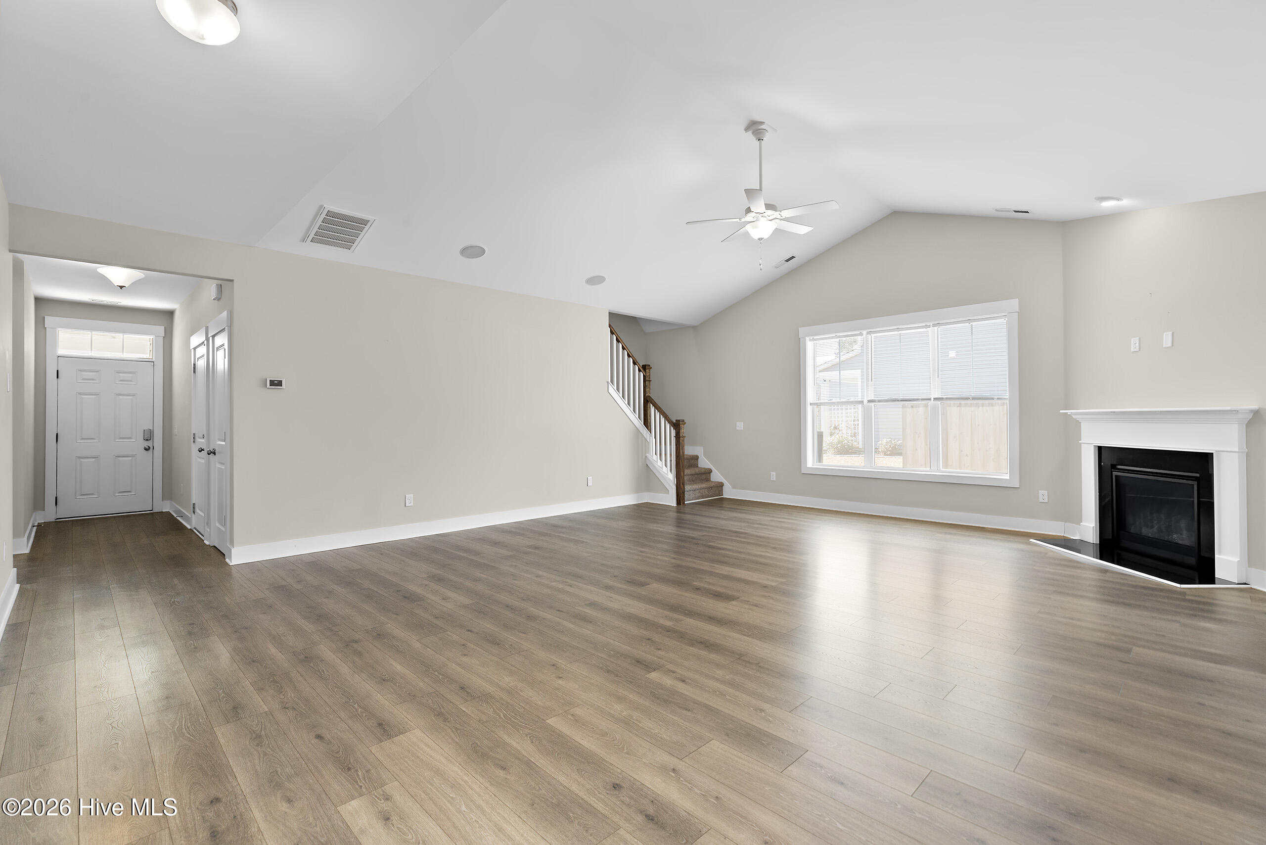 100550596 | Photo 10