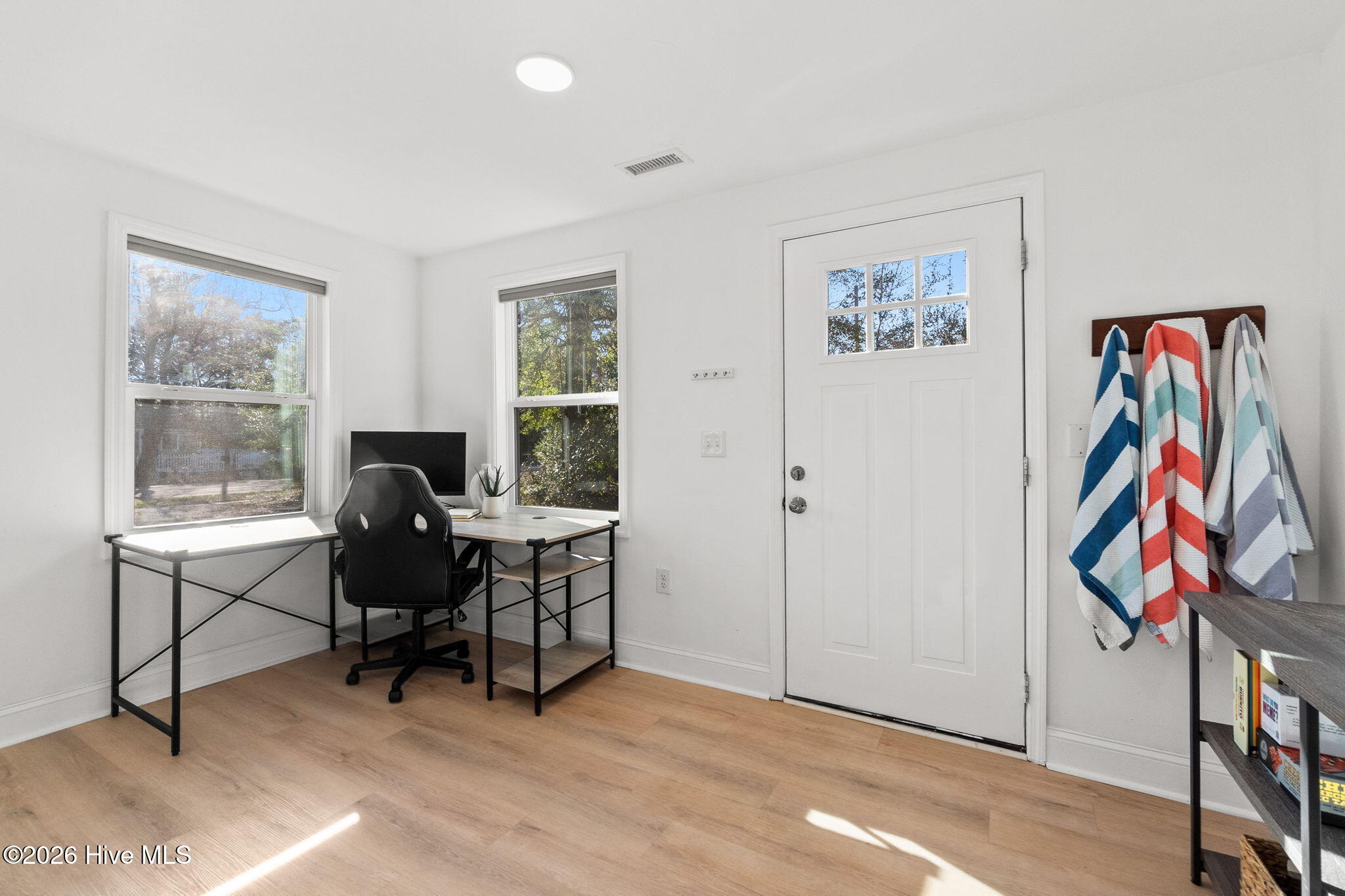 100560959 | Photo 11