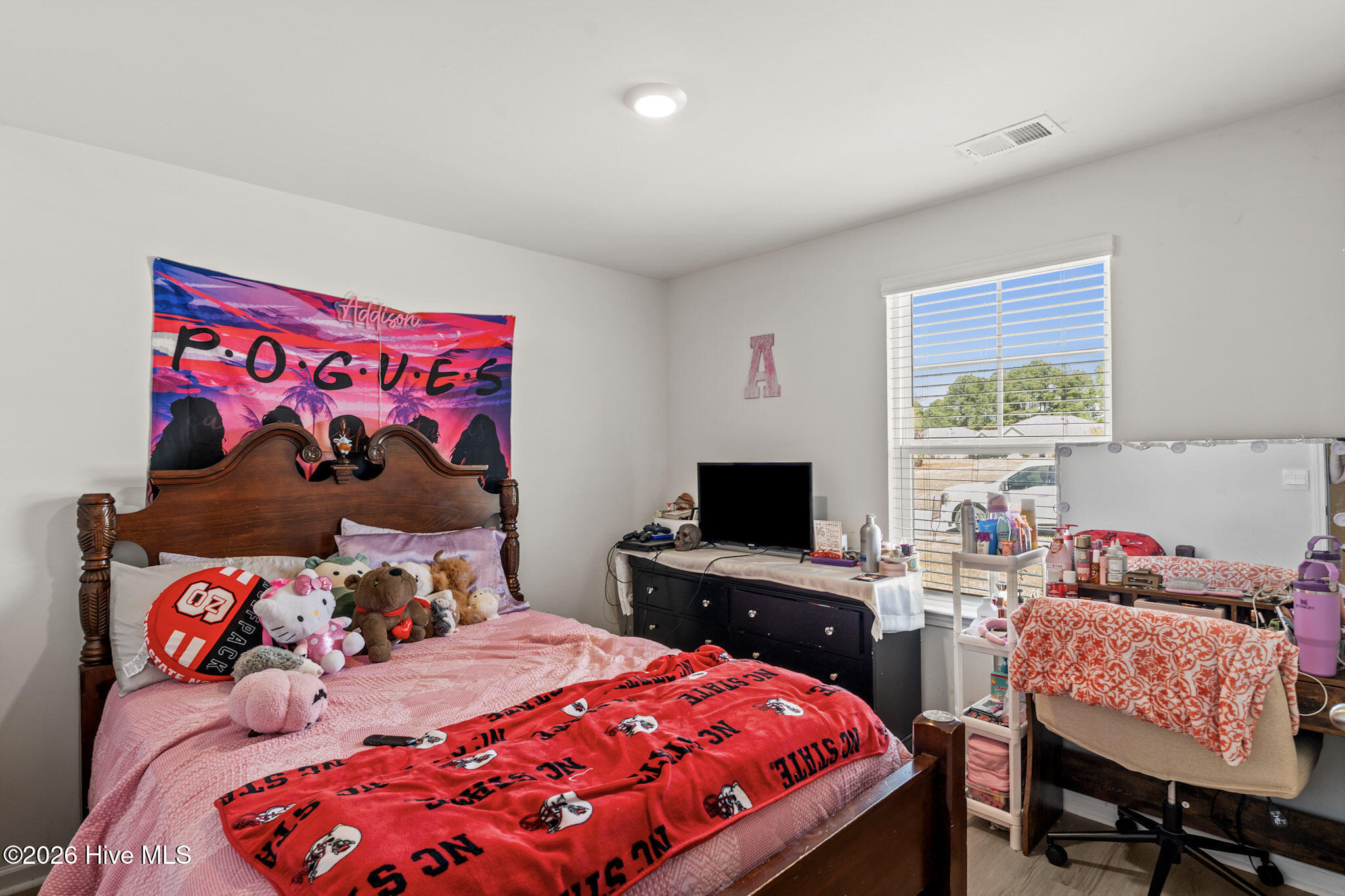 100566662 | Photo 43