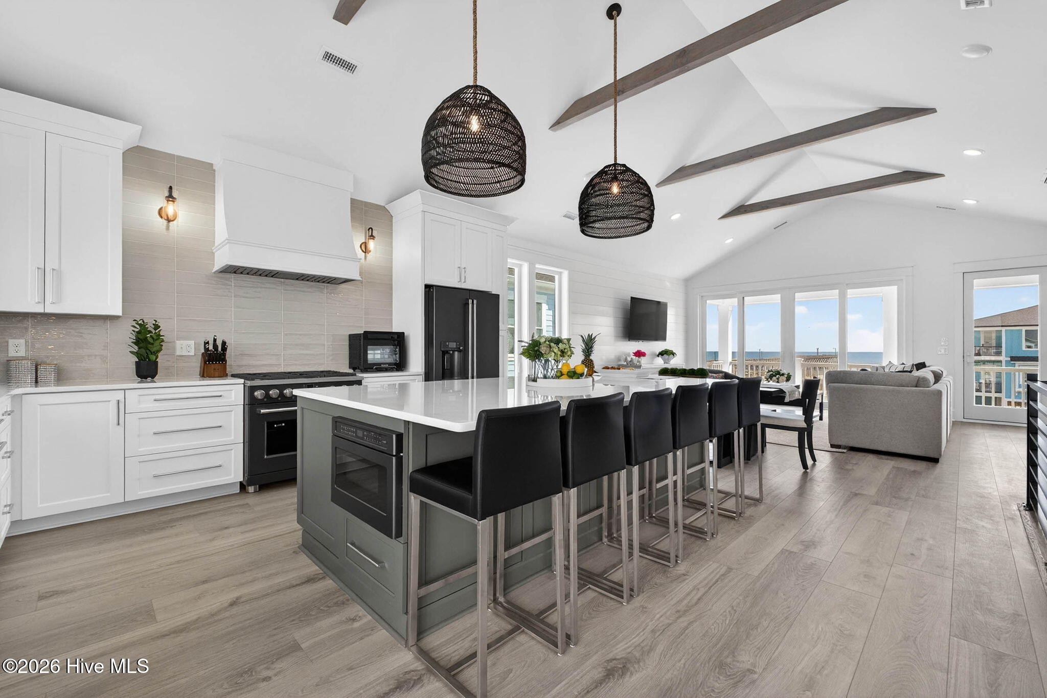 100543300 | Photo 54