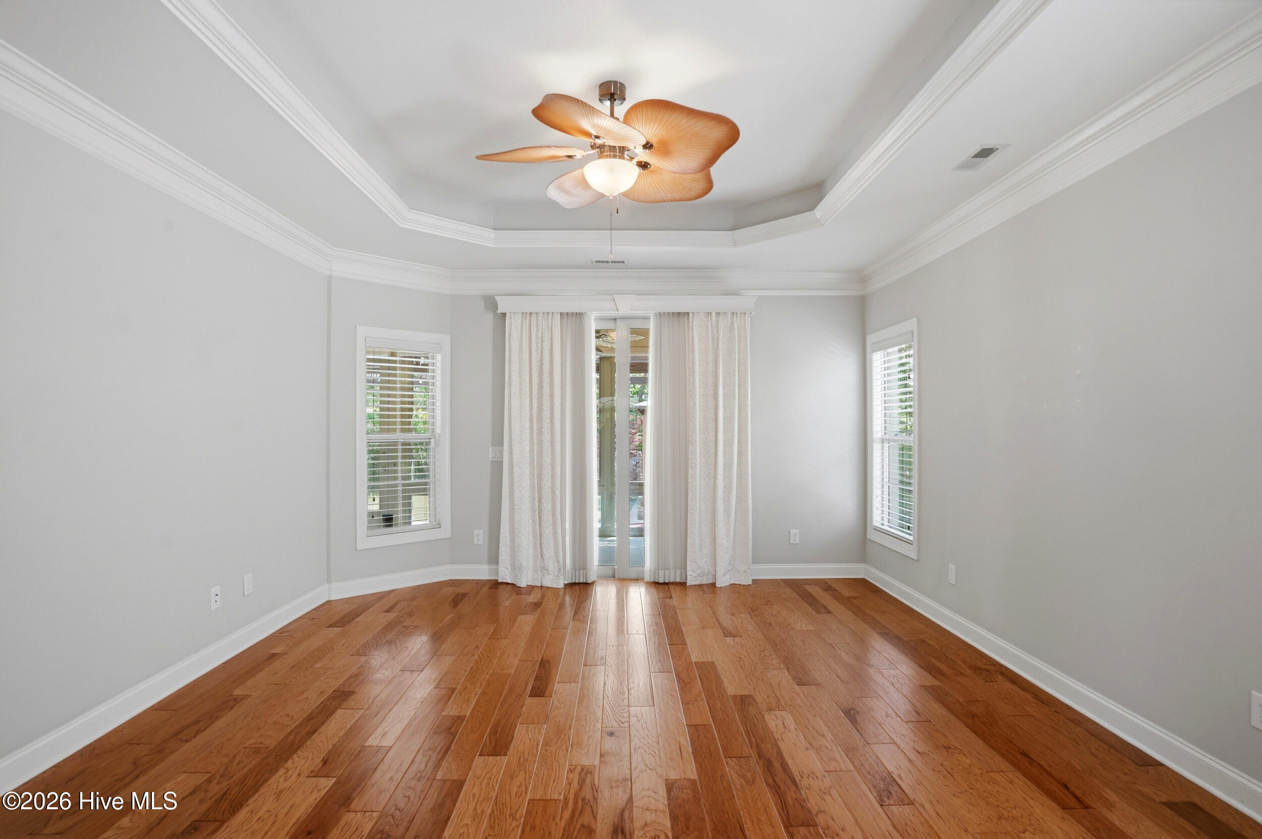 100567048 | Photo 19