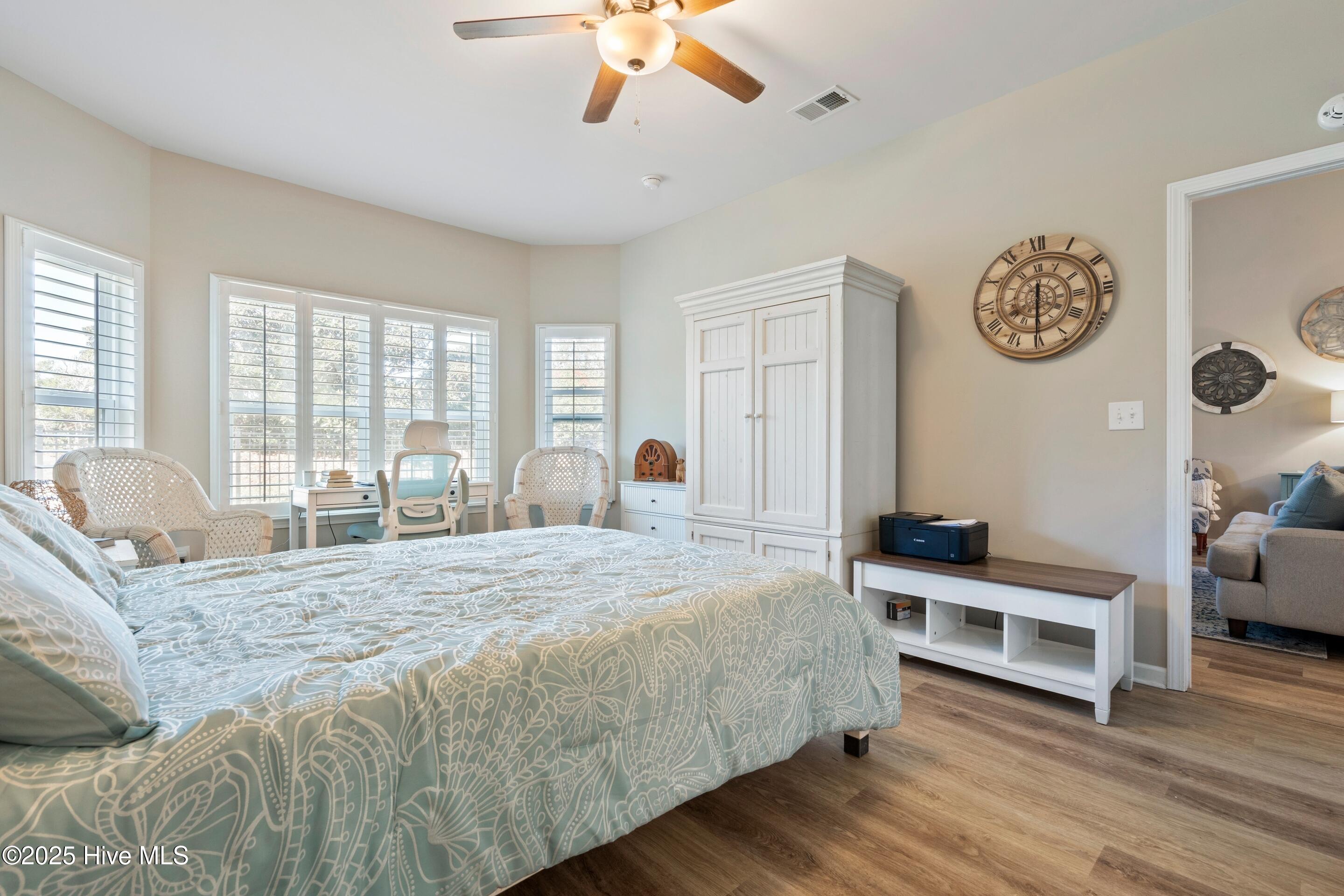 100537197 | Photo 24