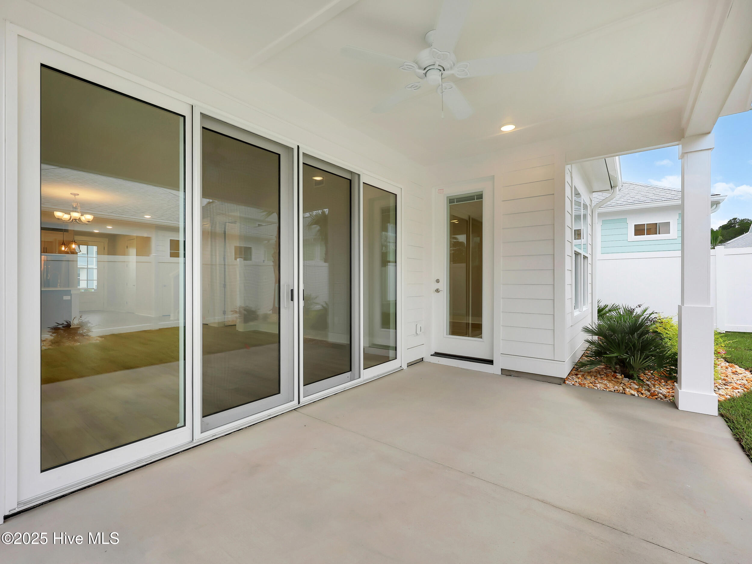 100533655 | Photo 36