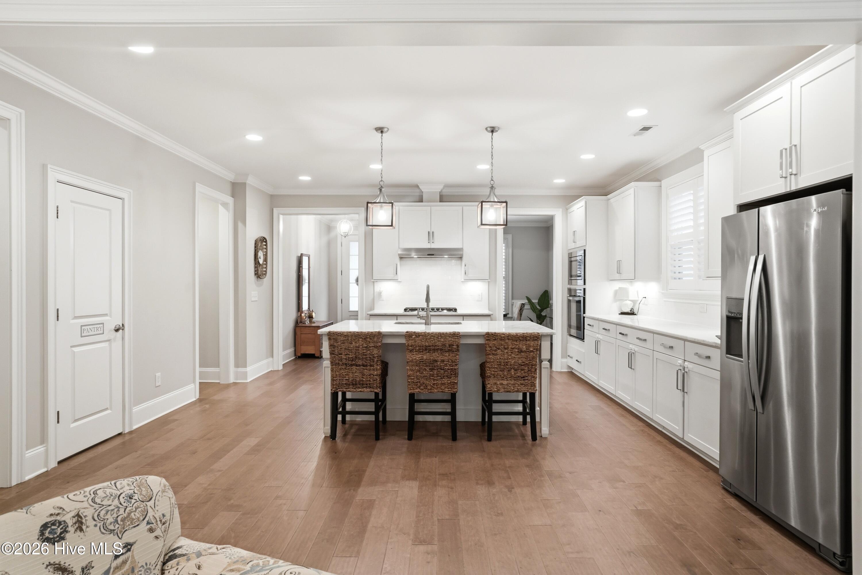 100561469 | Photo 19