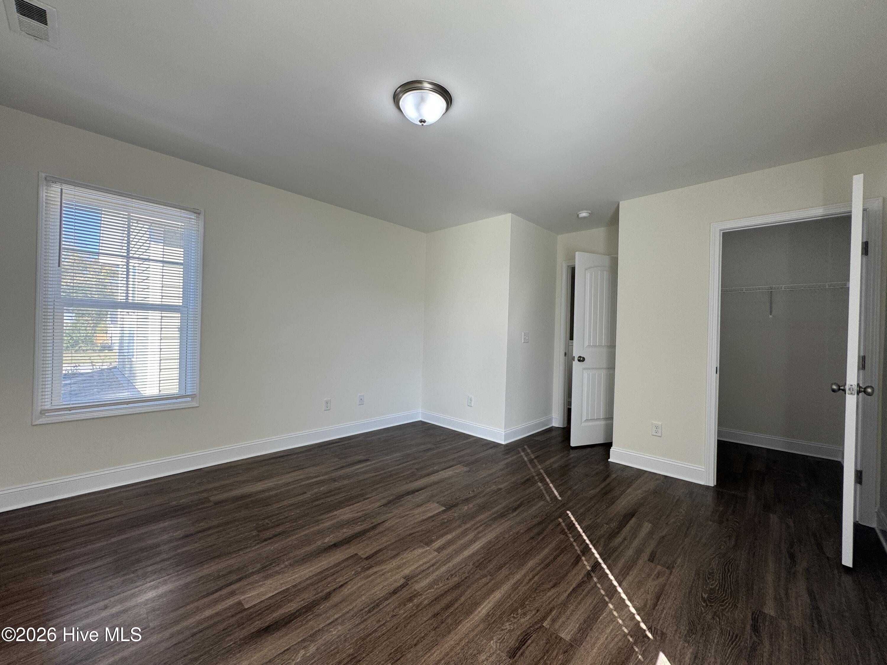 100568244 | Photo 13