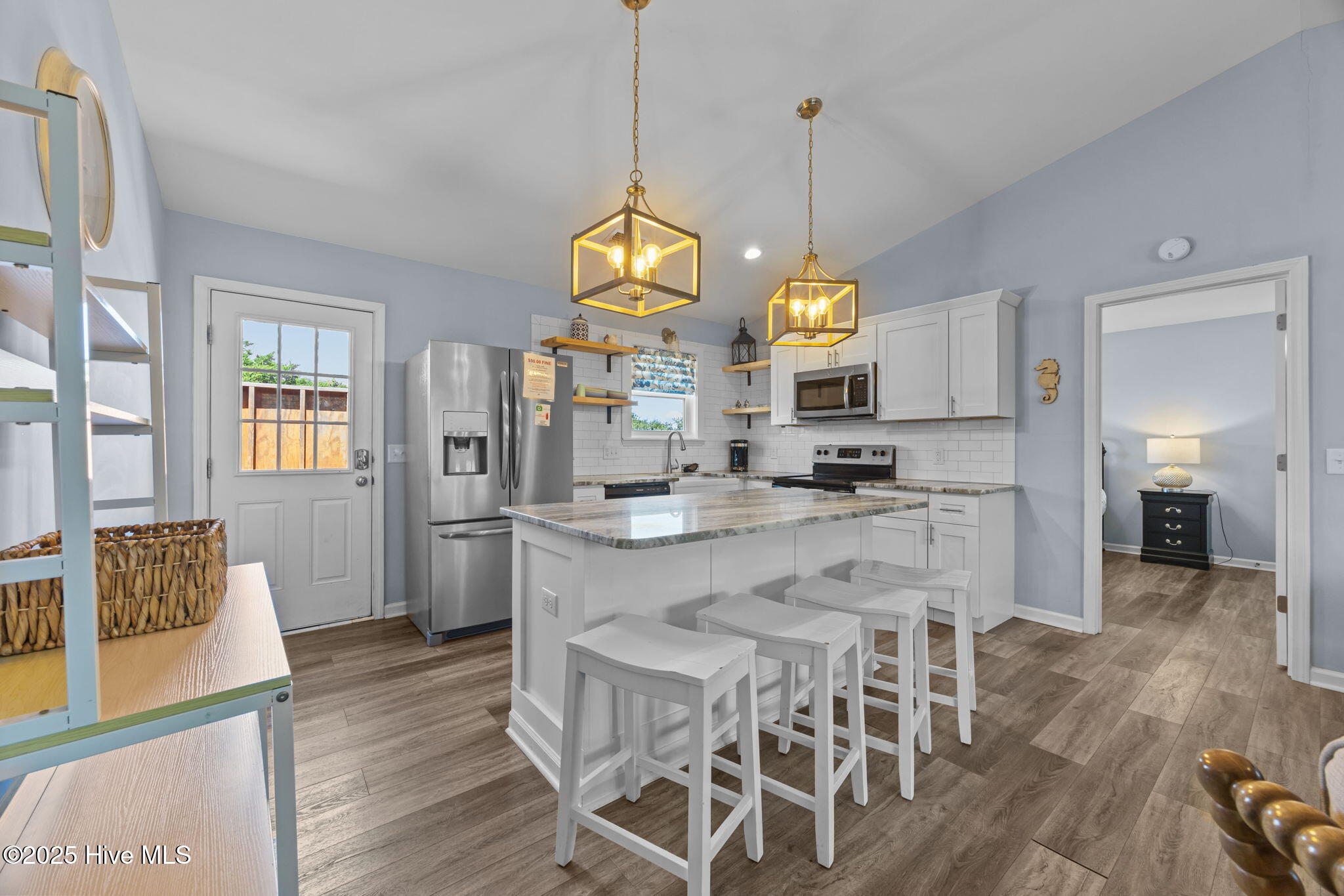 100528402 | Photo 19