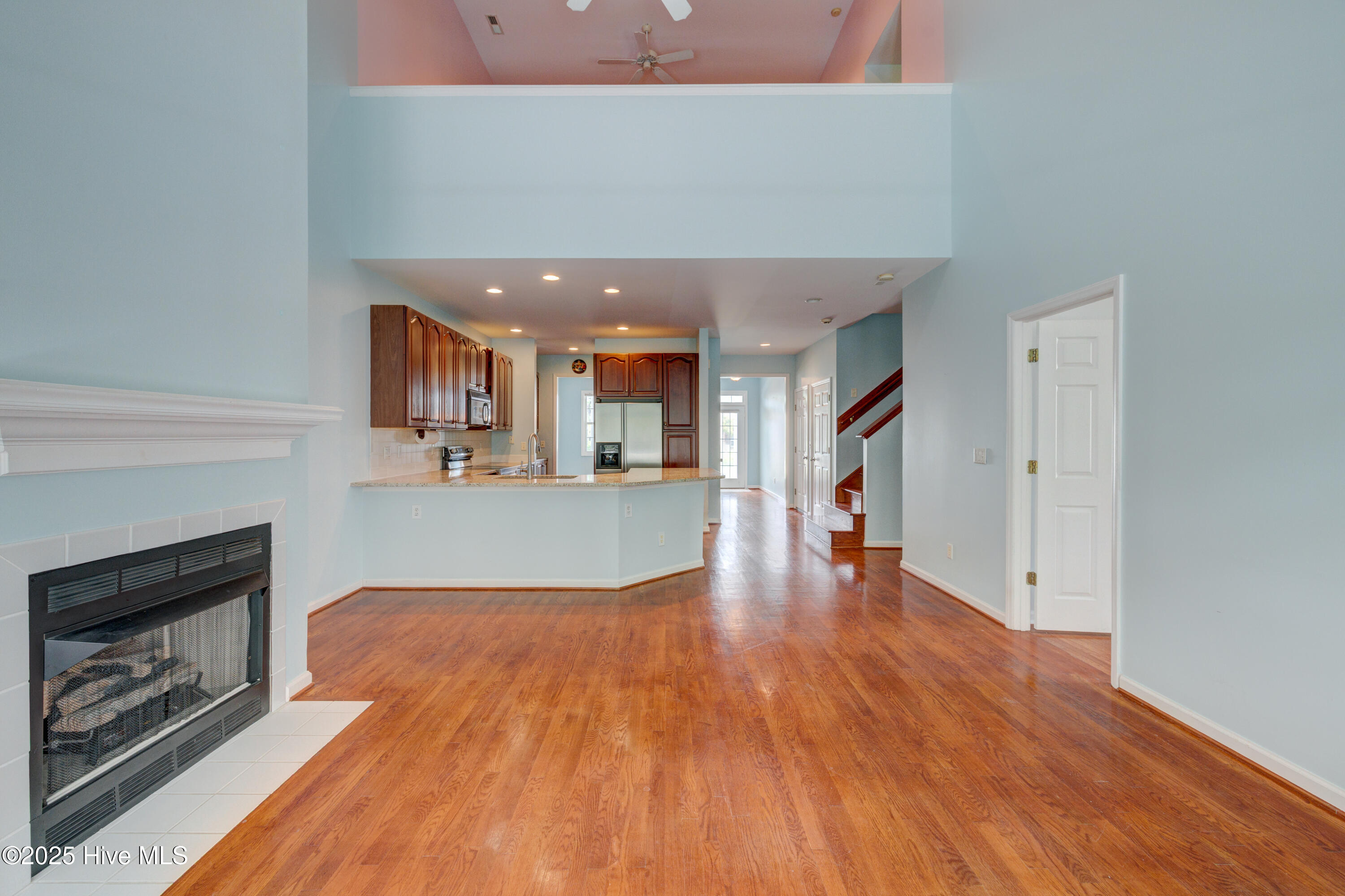 100526585 | Photo 31