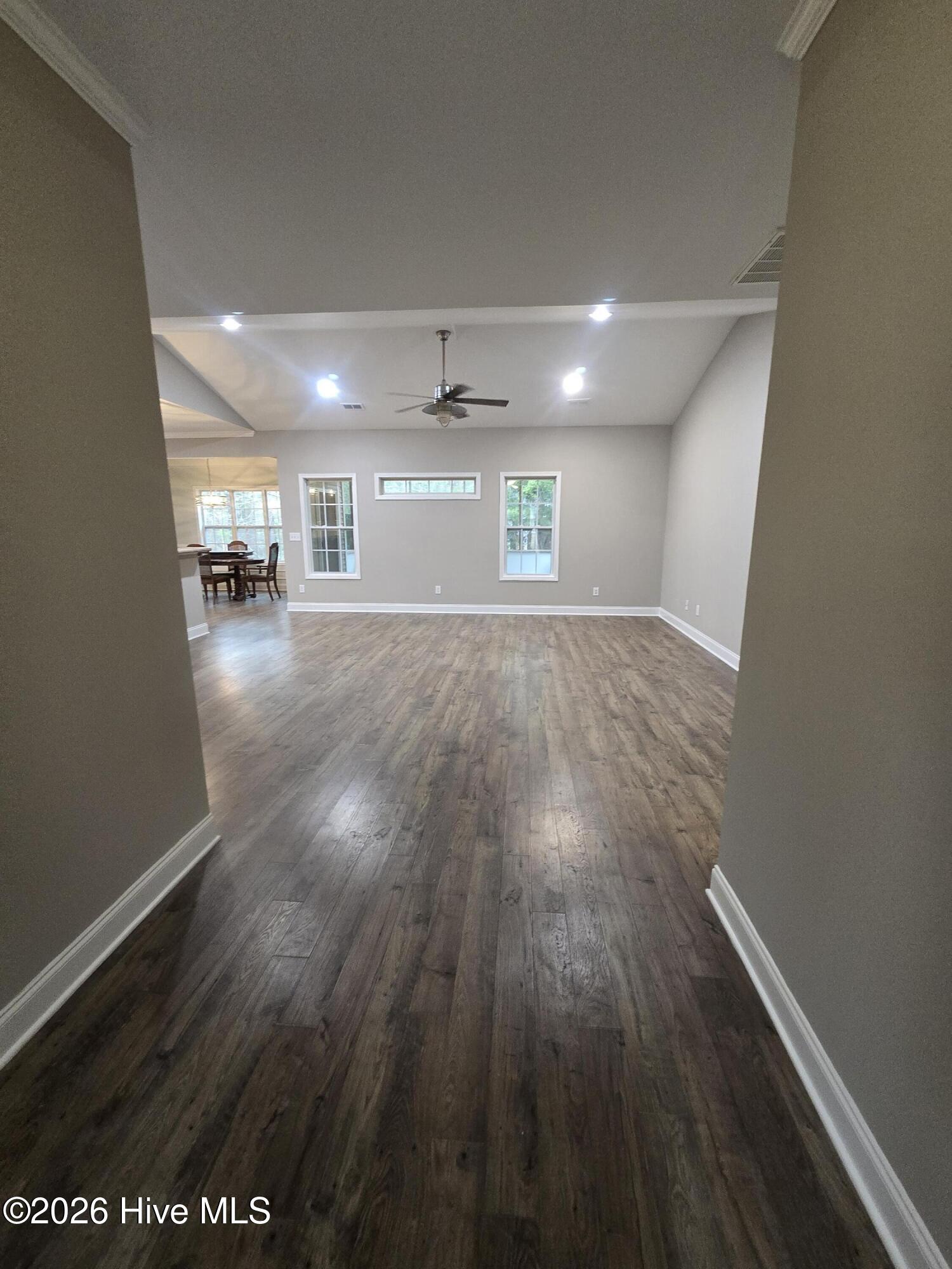 100547360 | Photo 30