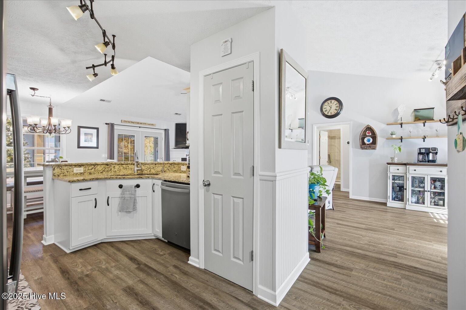 100544884 | Photo 22