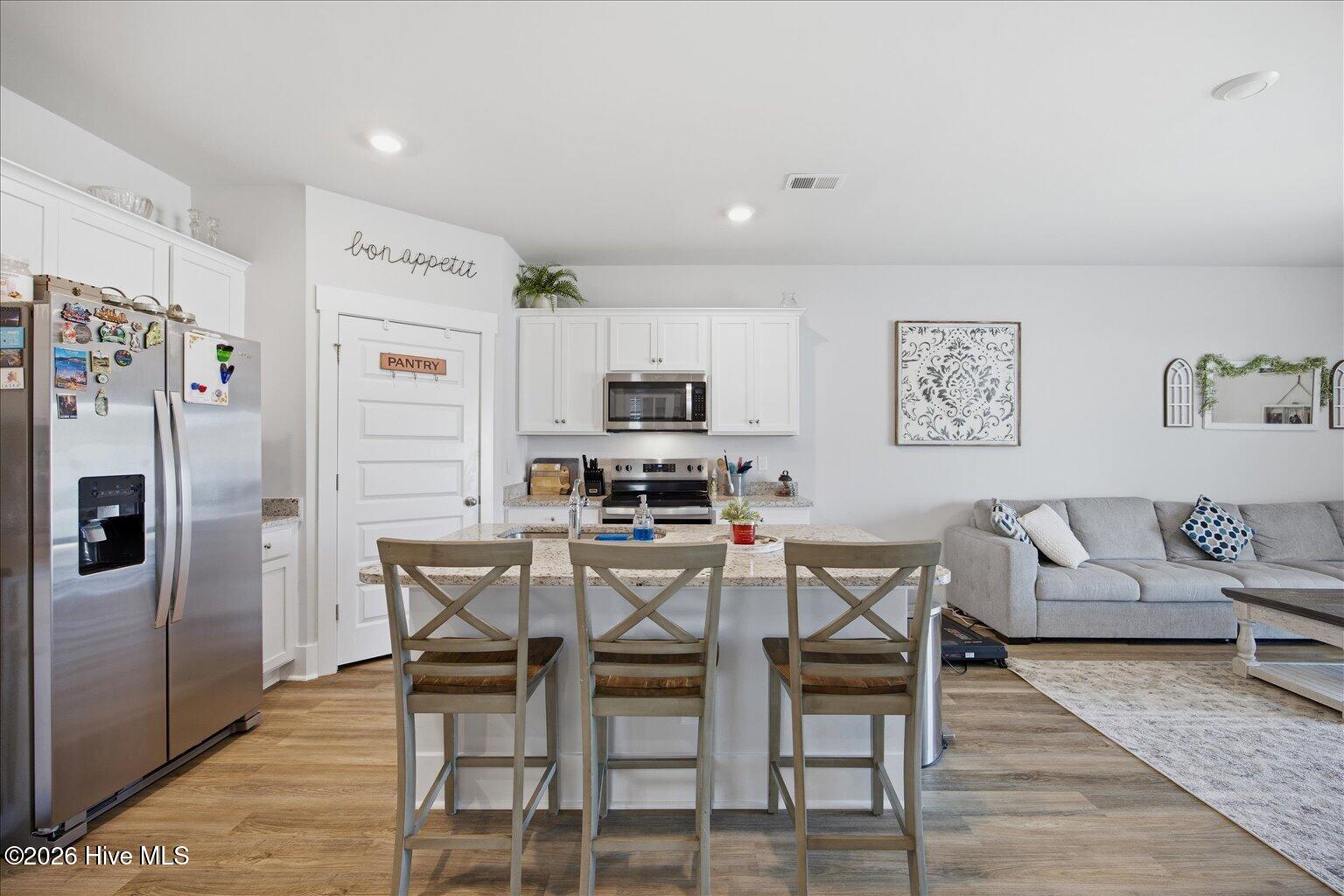 100568001 | Photo 19