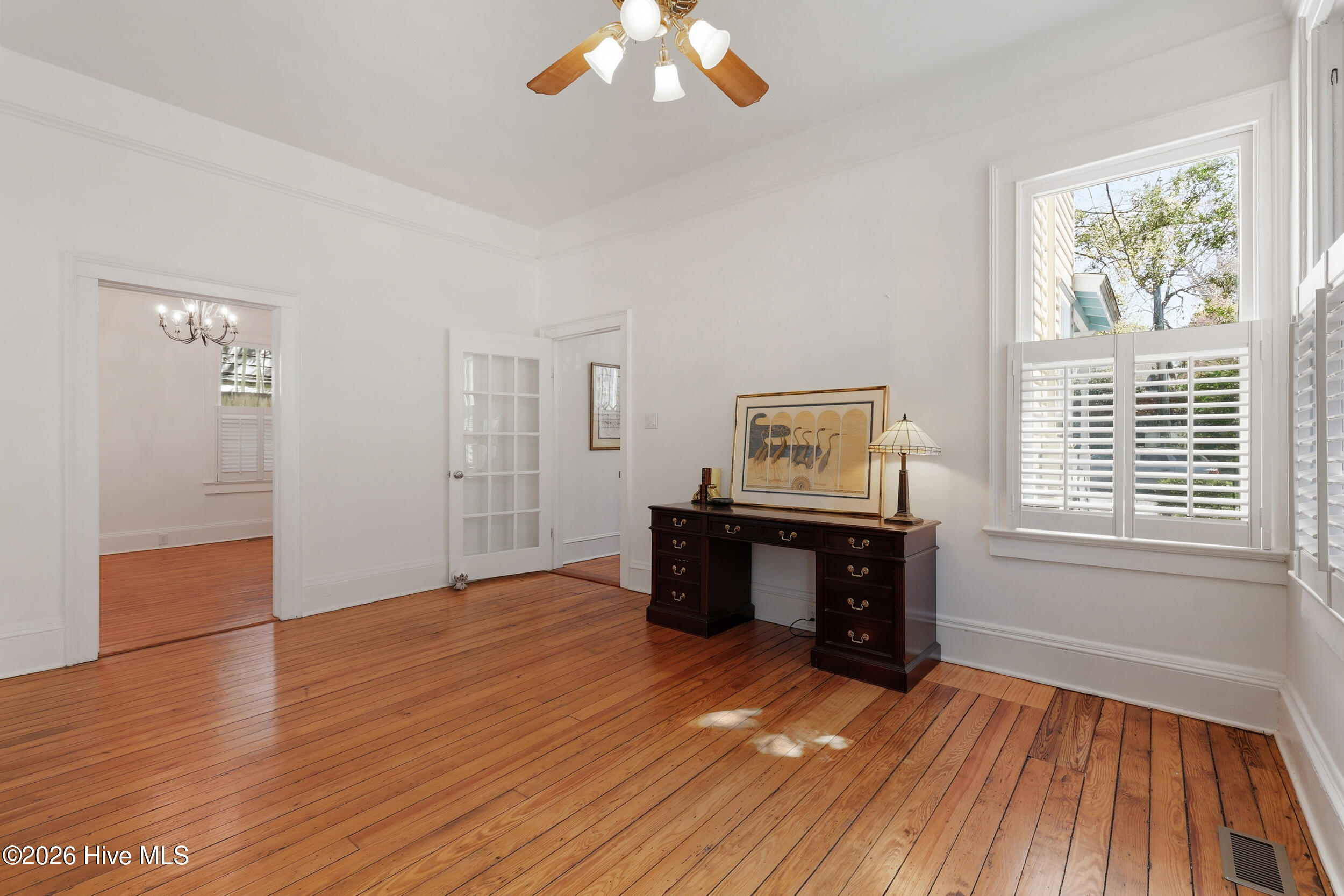 100561300 | Photo 14