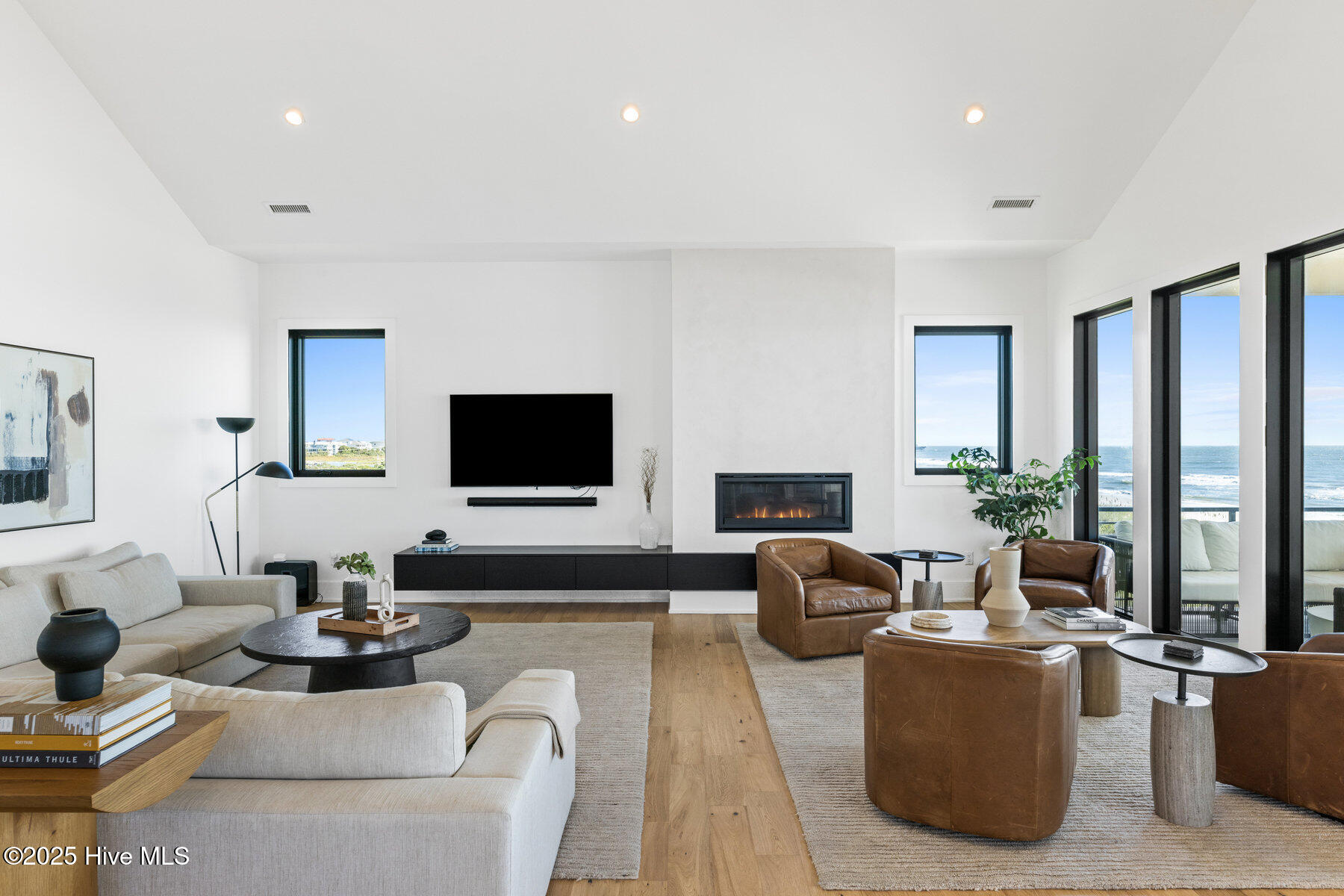 100535055 | Photo 11