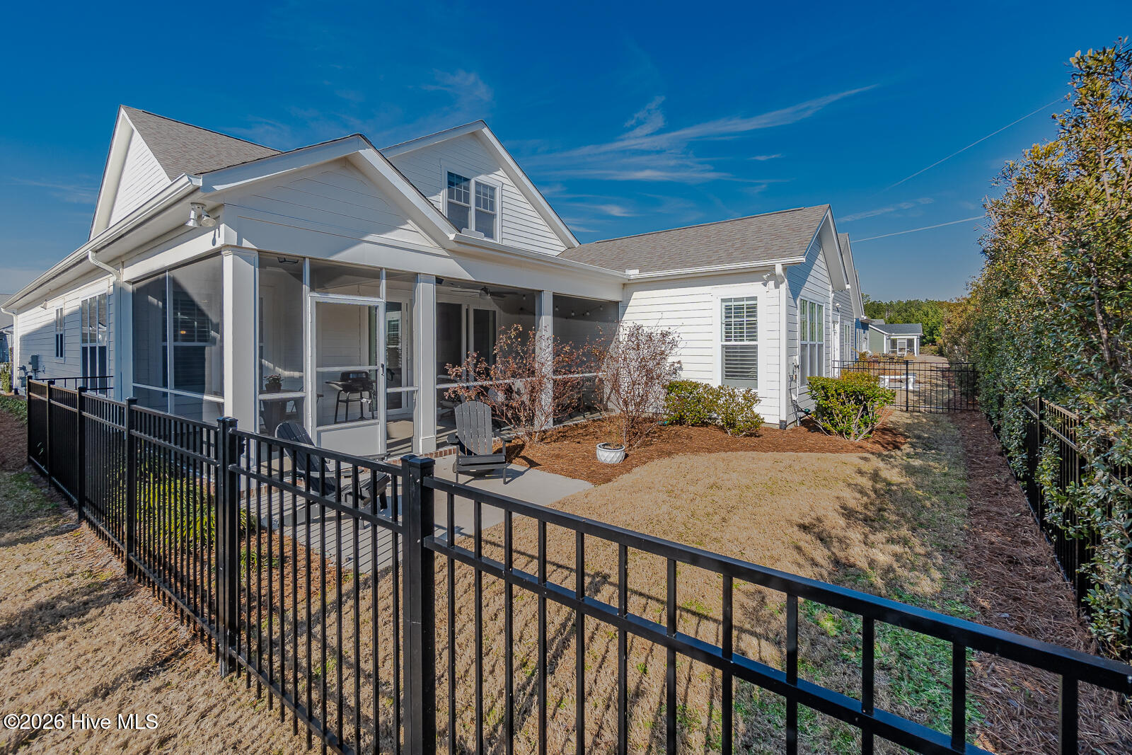 100555037 | Photo 53