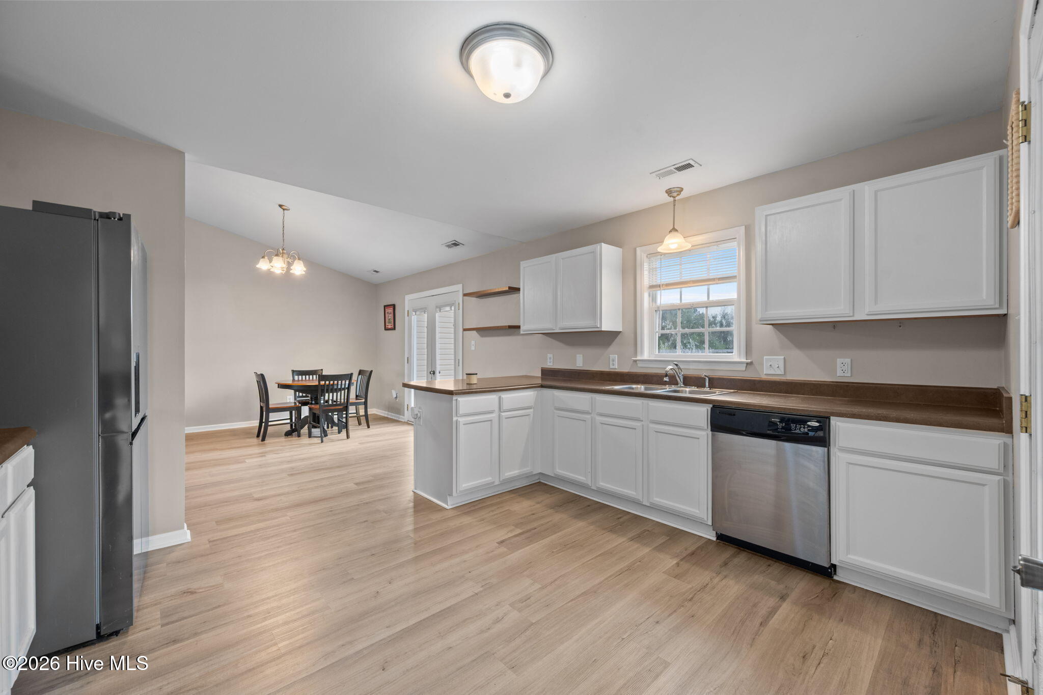 100562235 | Photo 14