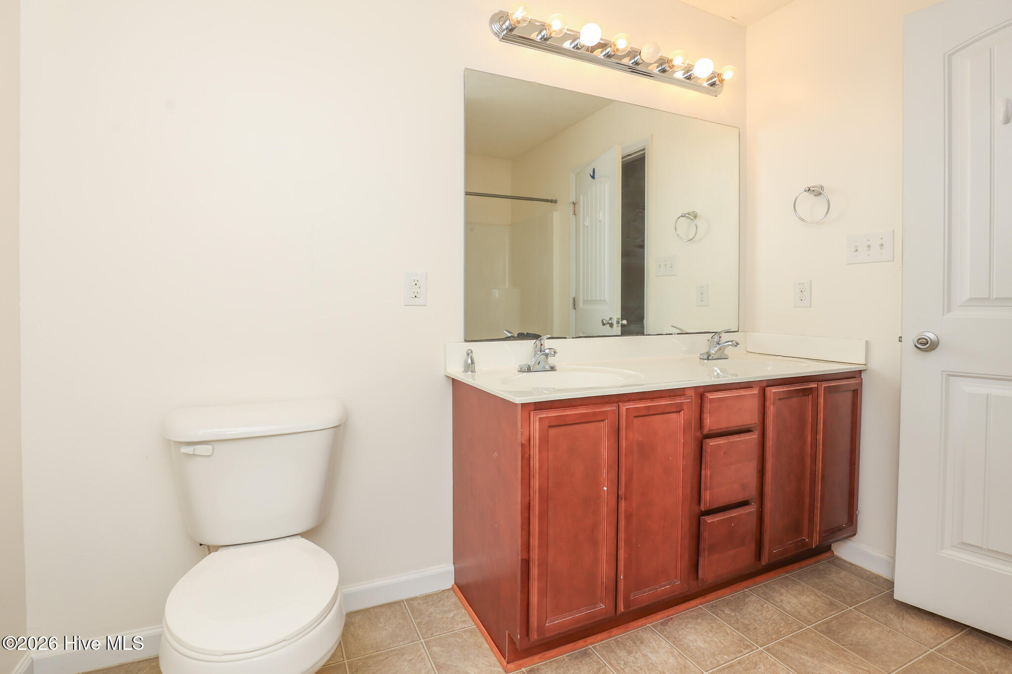 100523026 | Photo 25