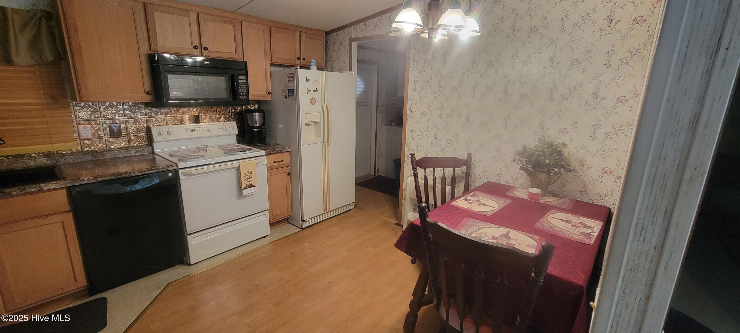 100543288 | Photo 16