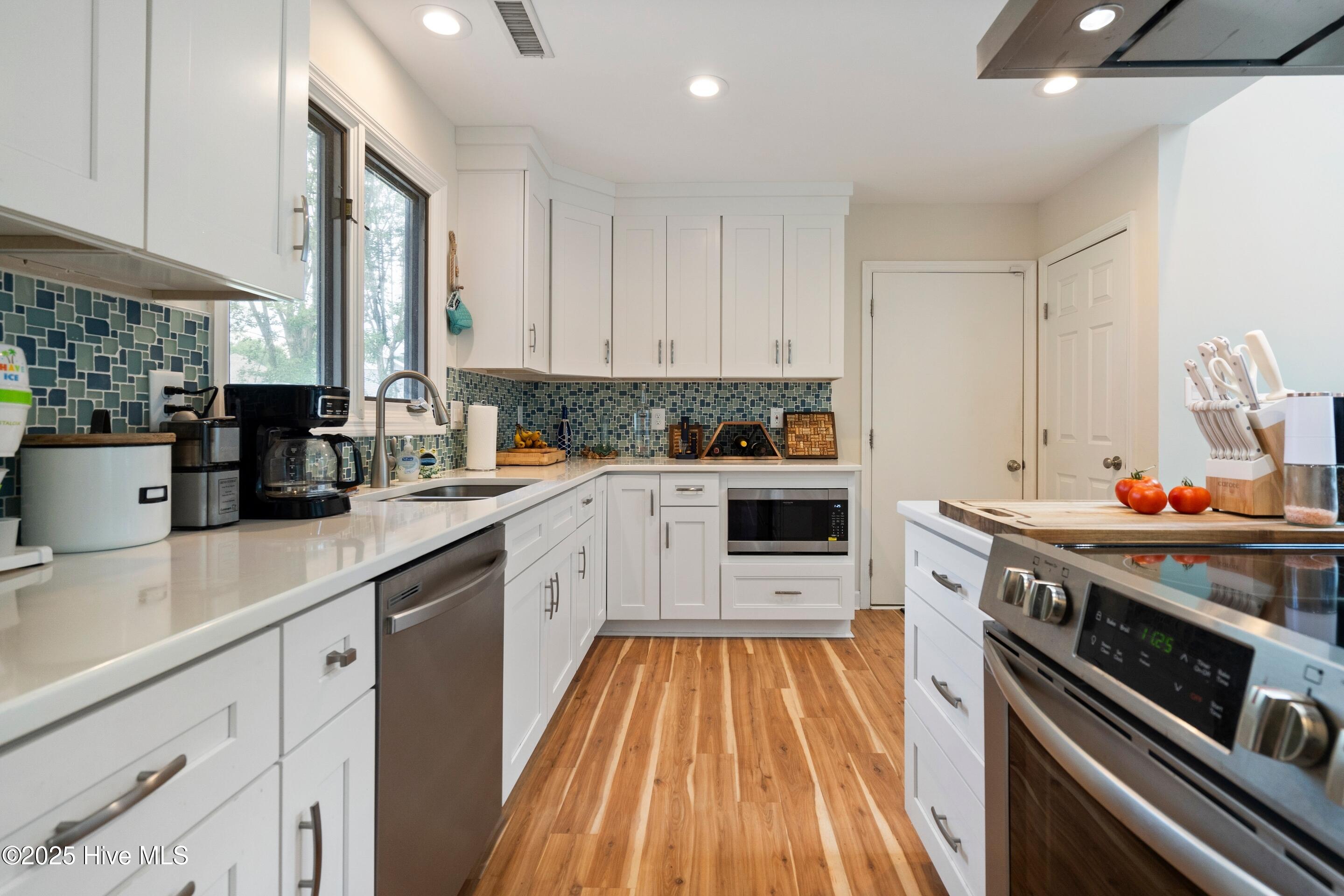 100517106 | Photo 17