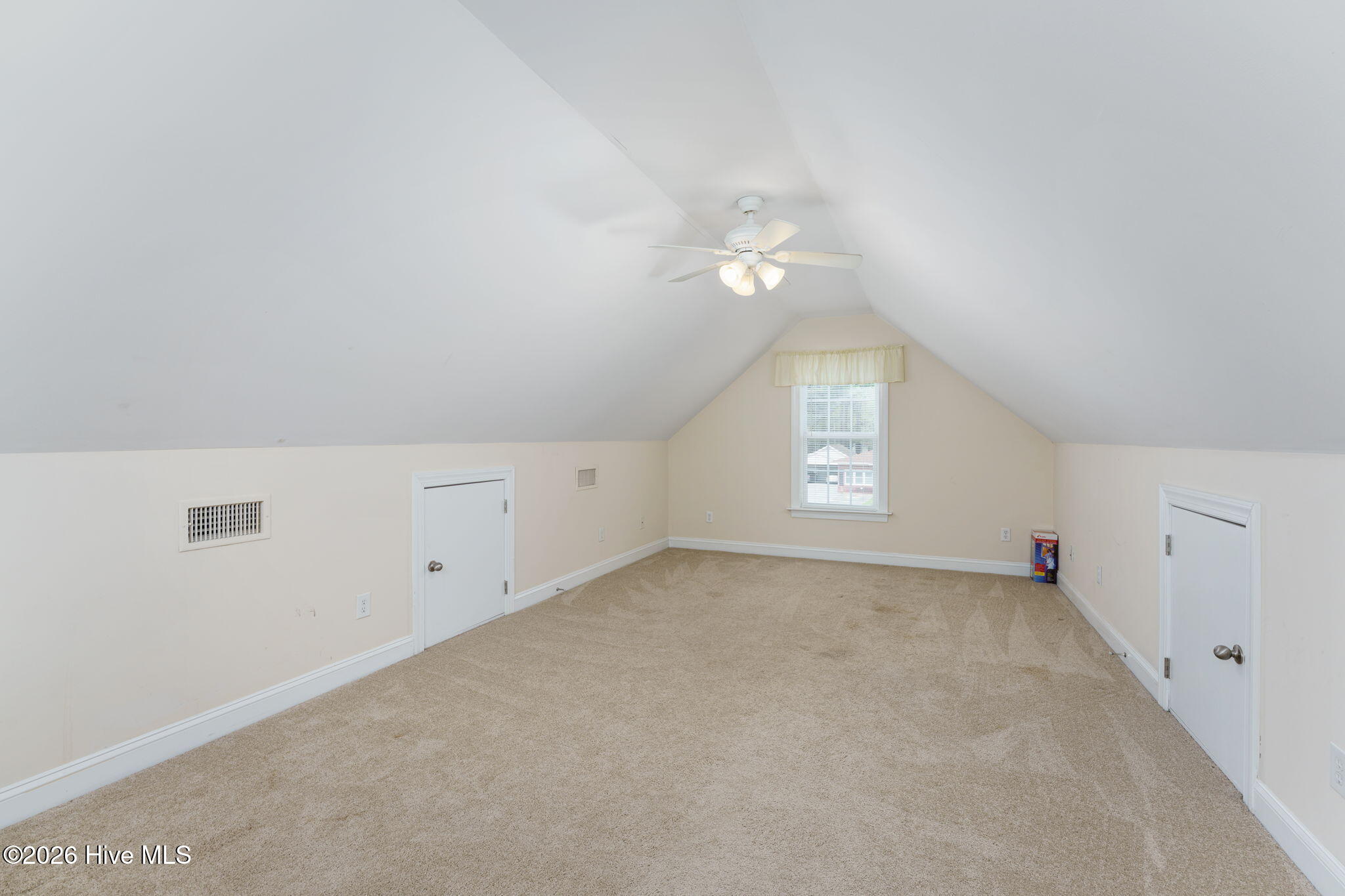 100564241 | Photo 33