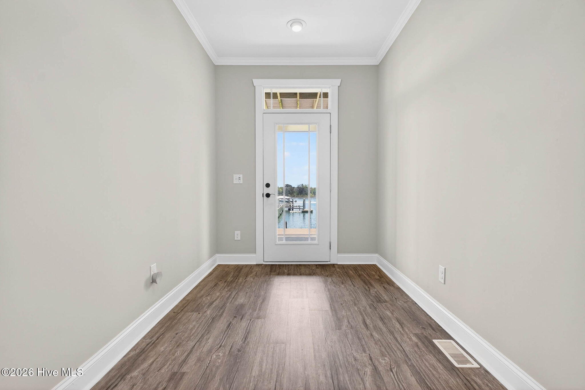 100563982 | Photo 49