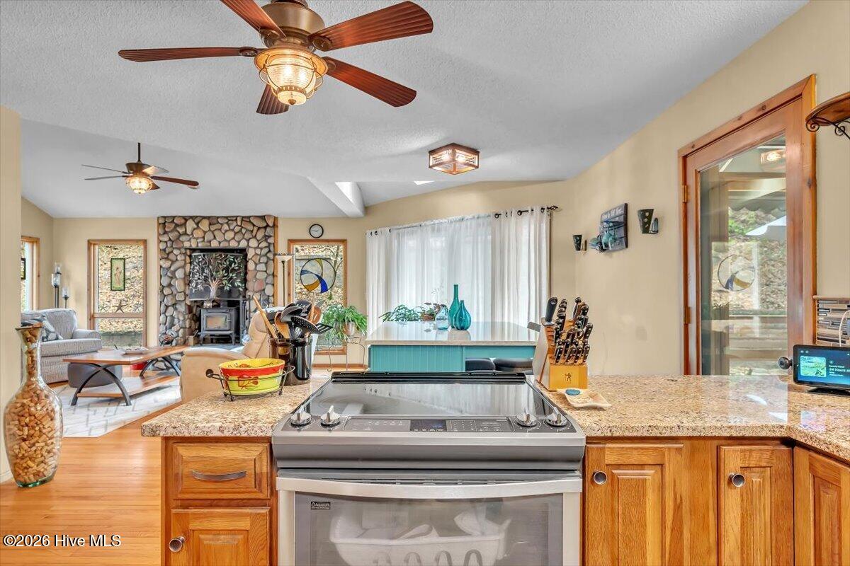 100561735 | Photo 13