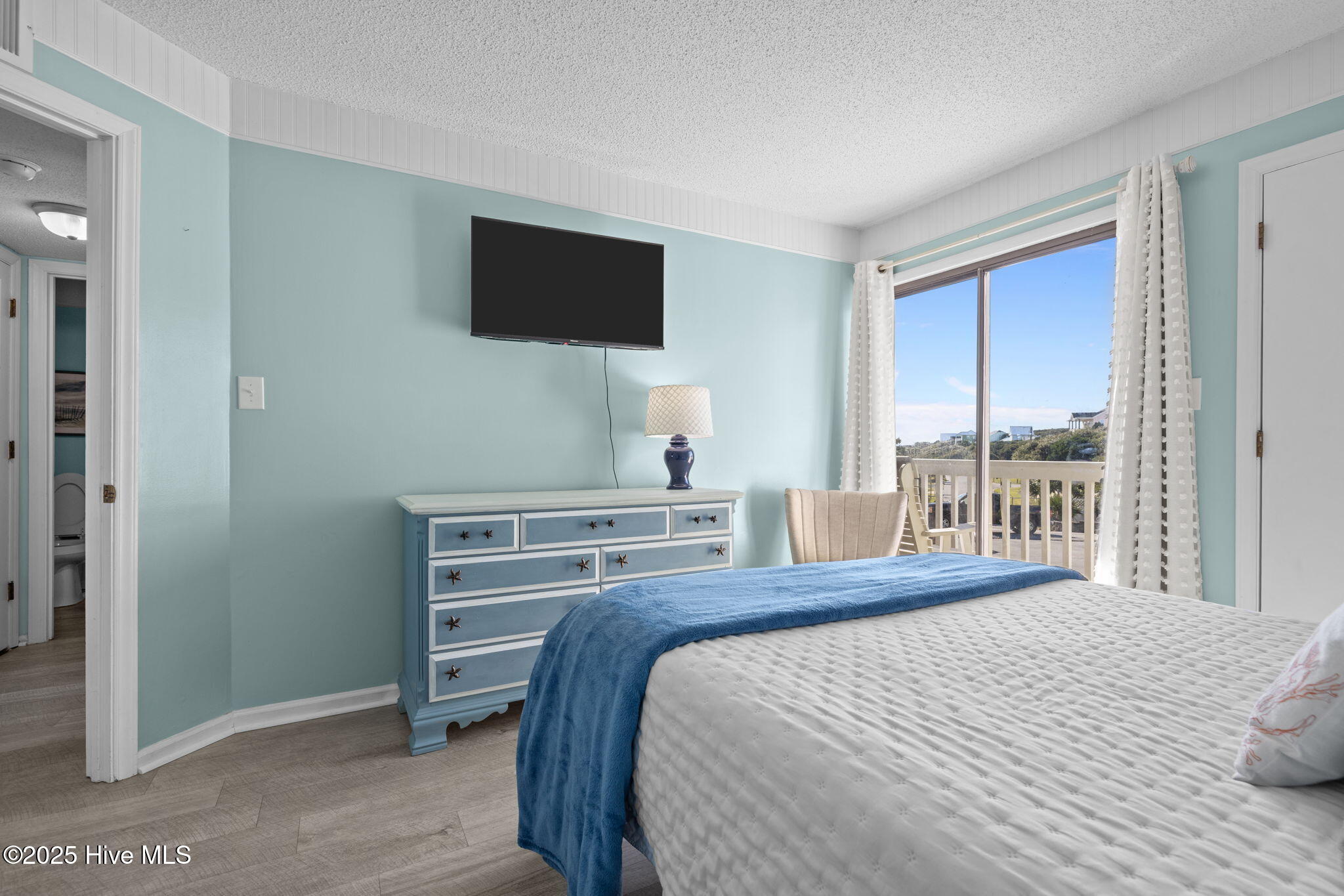 100536863 | Photo 26