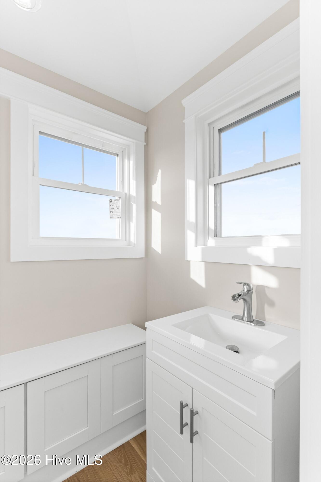 100561823 | Photo 48