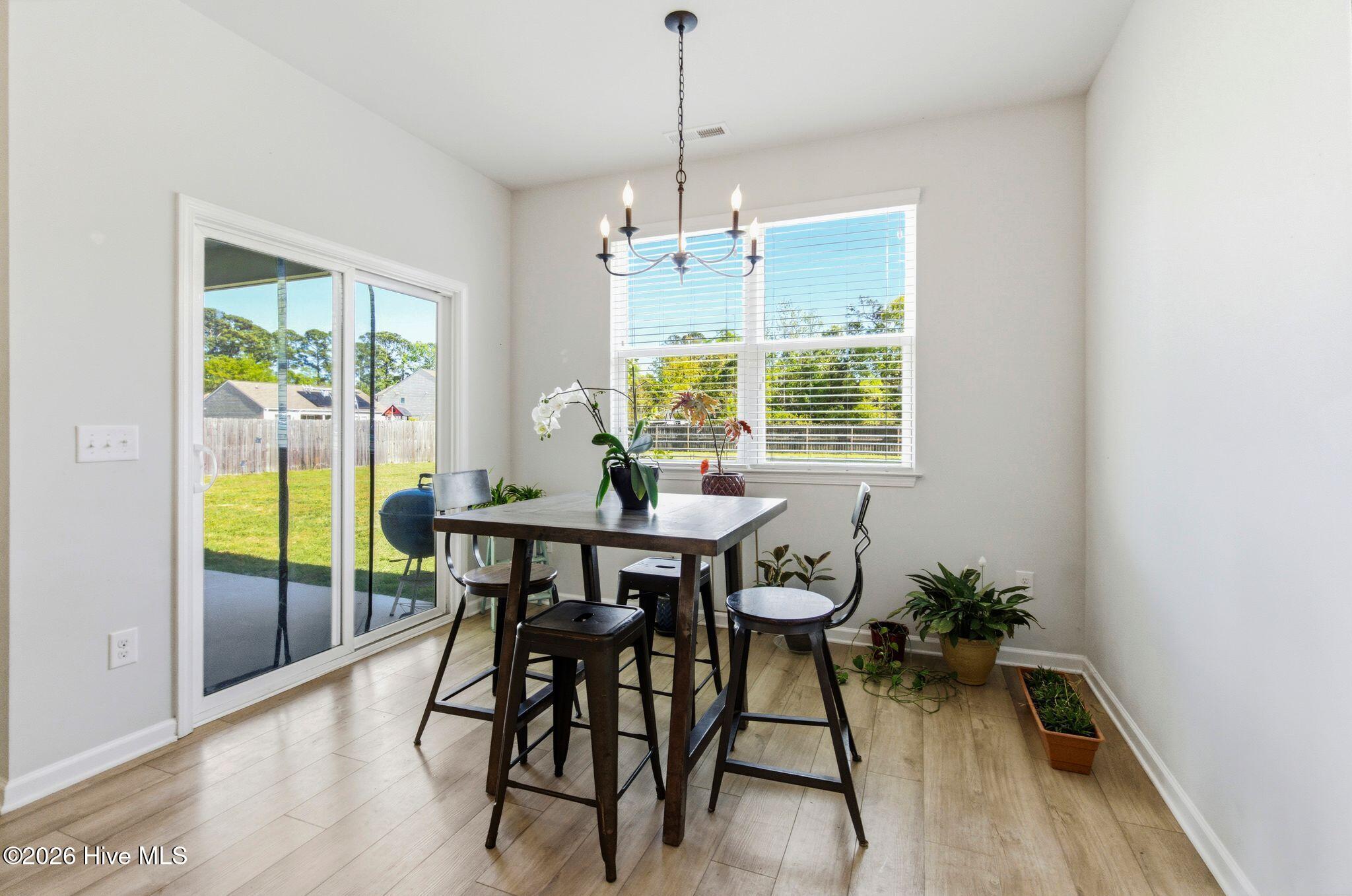 100566850 | Photo 12