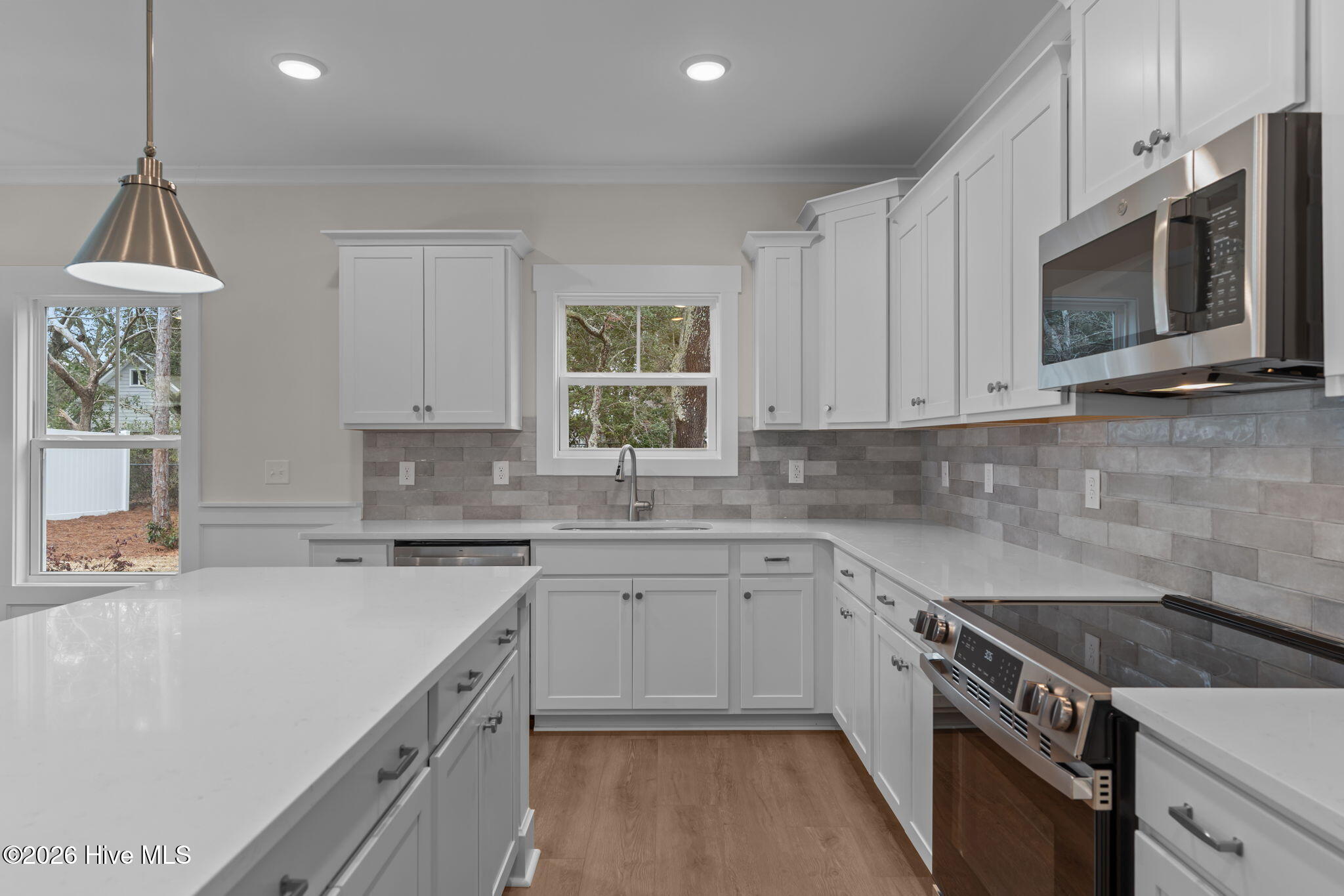 100553165 | Photo 16