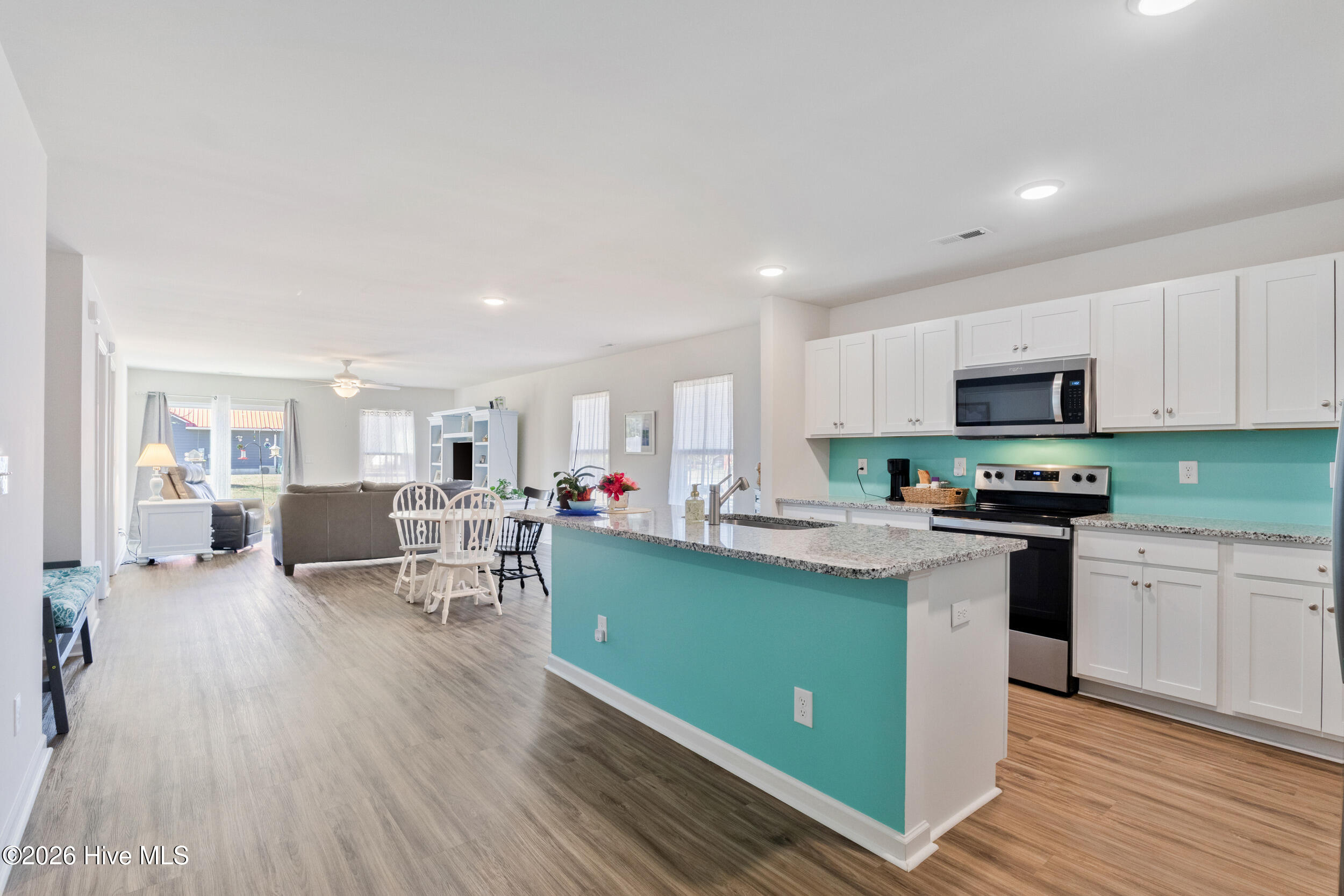 100549319 | Photo 14