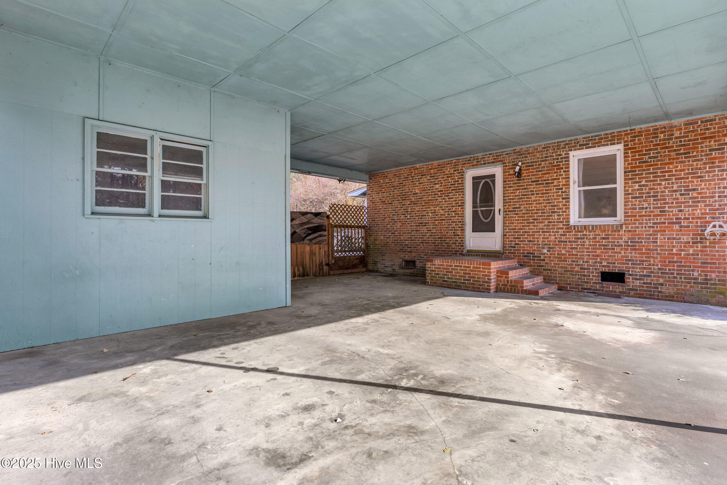 100543256 | Photo 31