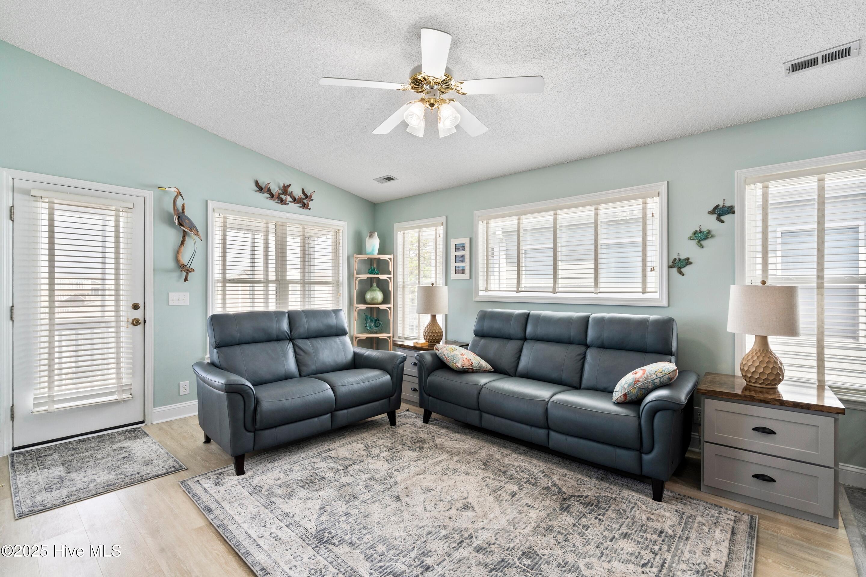 100521733 | Photo 14