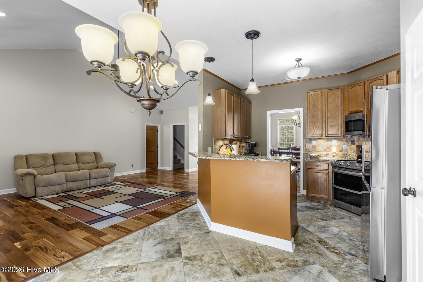 100563110 | Photo 16