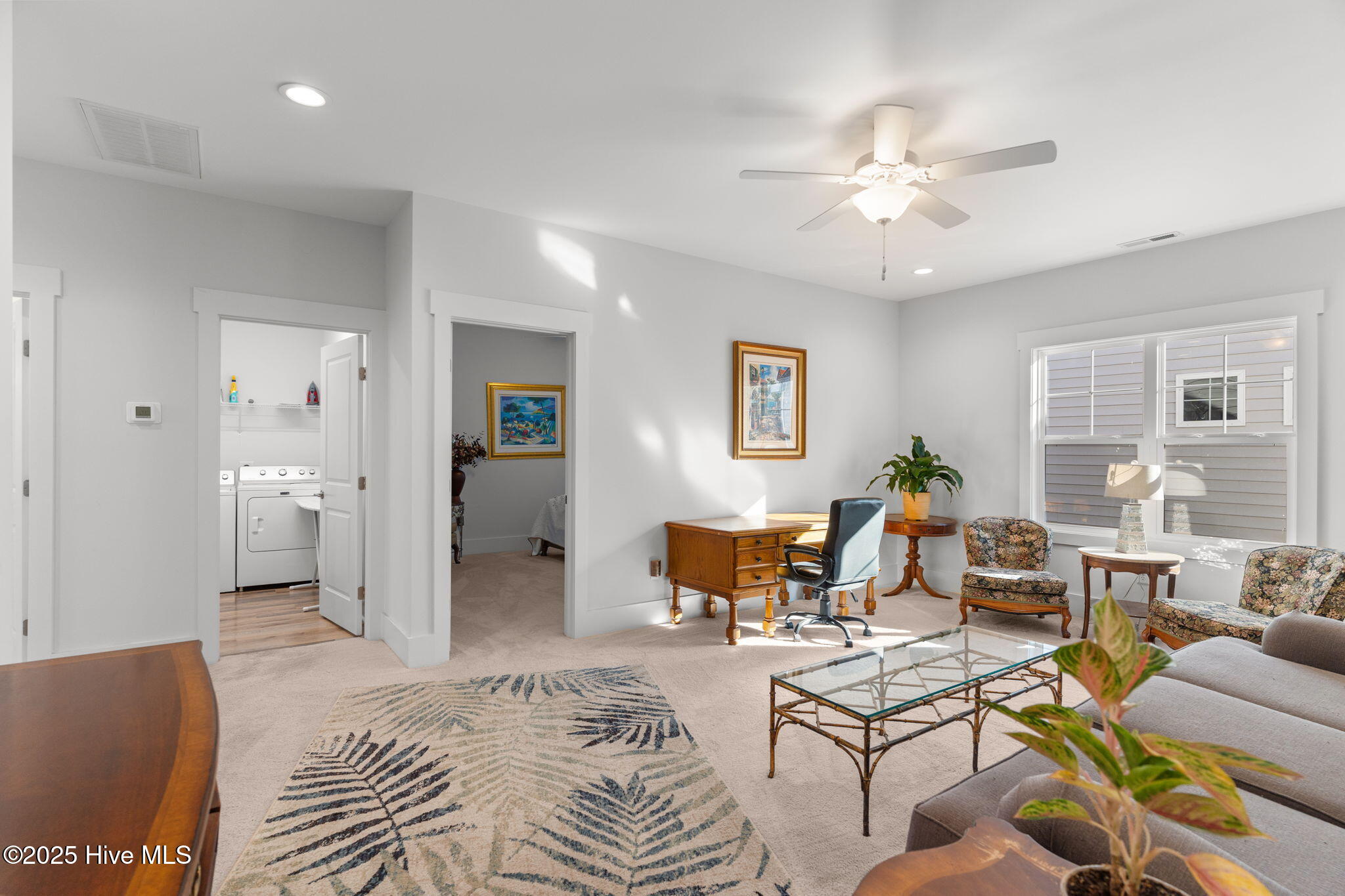 100536437 | Photo 32