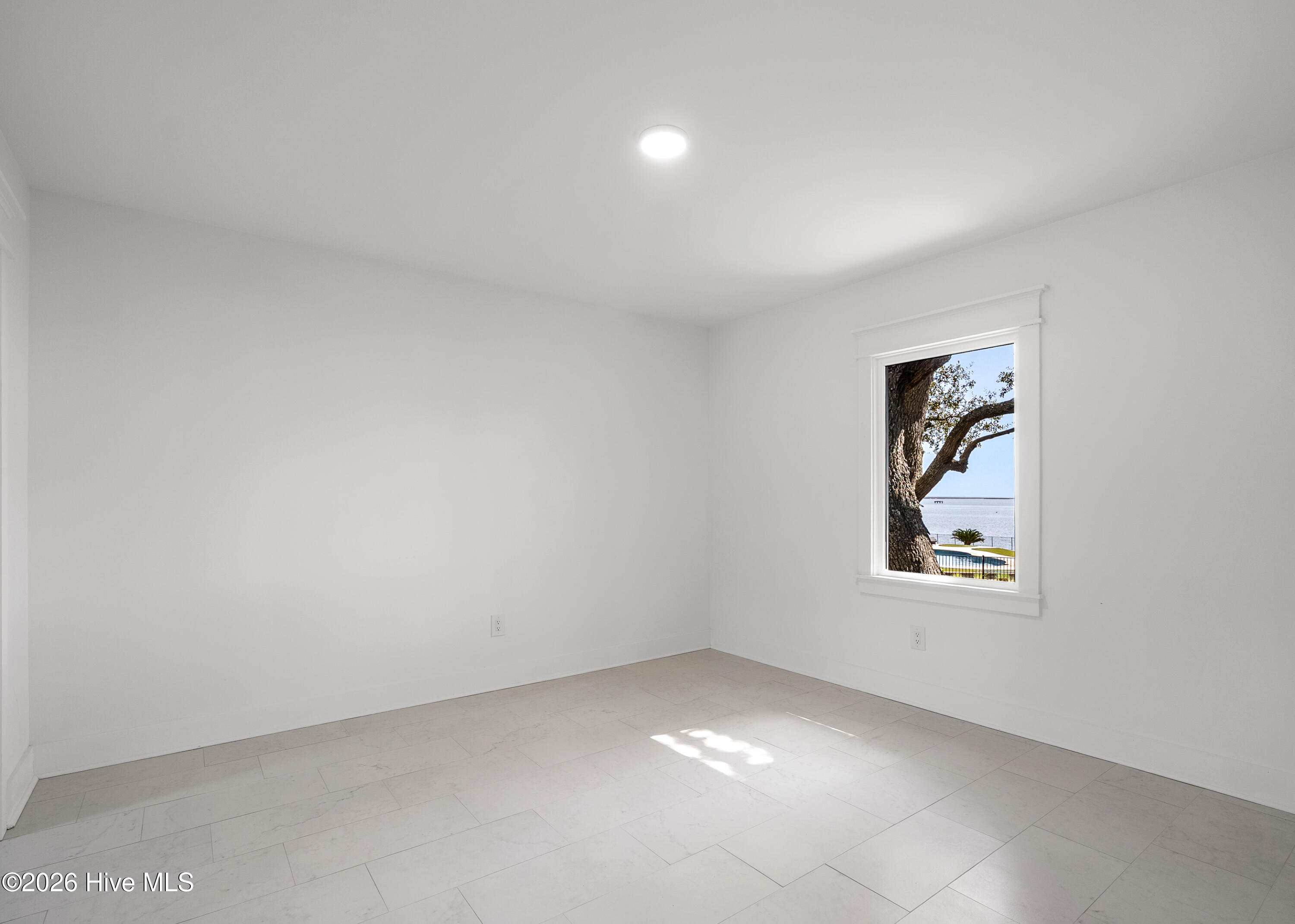 100559476 | Photo 24