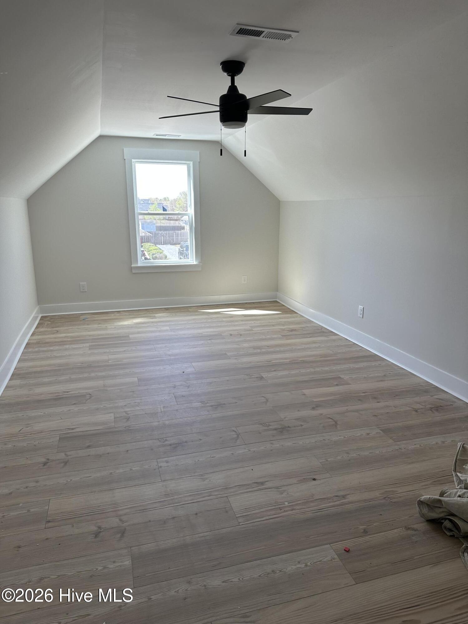 100561346 | Photo 35