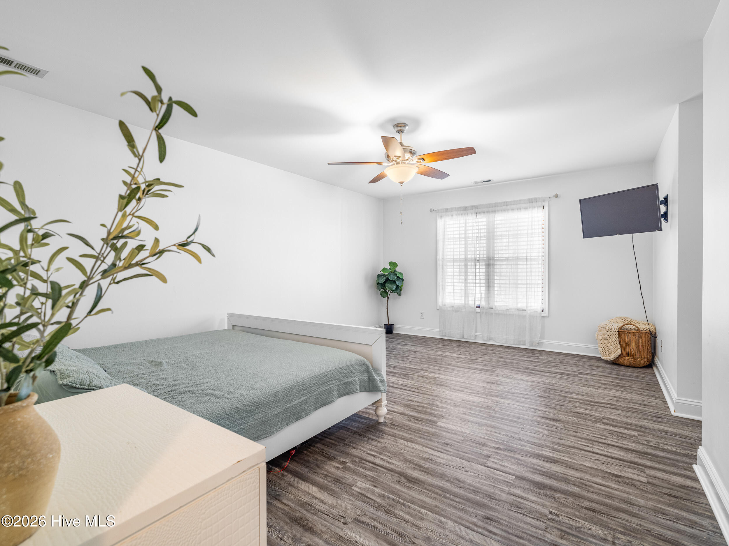 100562171 | Photo 27