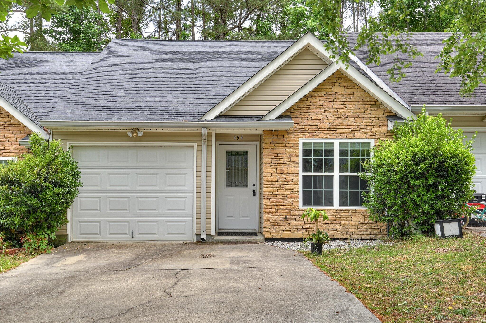 <p><font class="text-color__accent" color="black">Our Featured Properties</font></p>