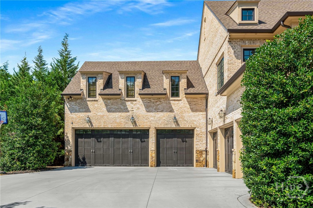 6 Car Garage!