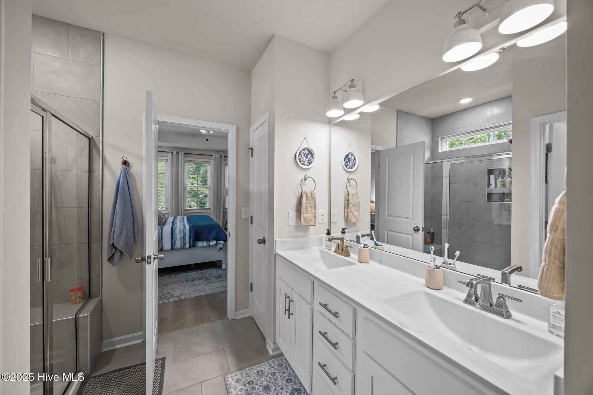 100535538 | Photo 25